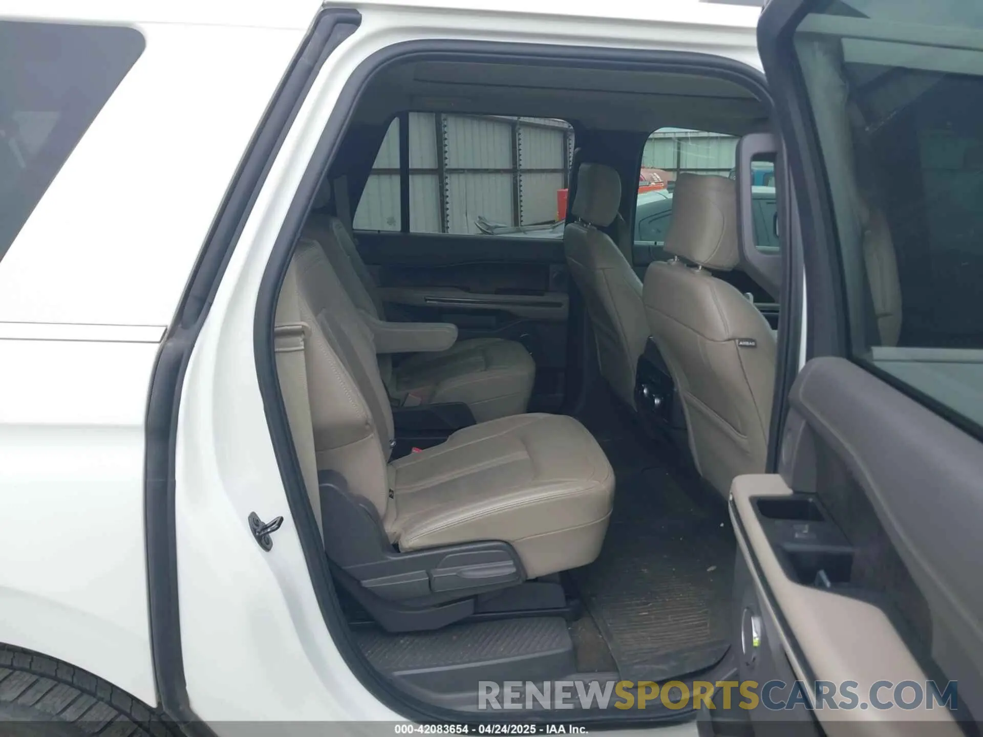 8 Photograph of a damaged car 1FMJK1KTXLEA71320 FORD EXPEDITION 2020