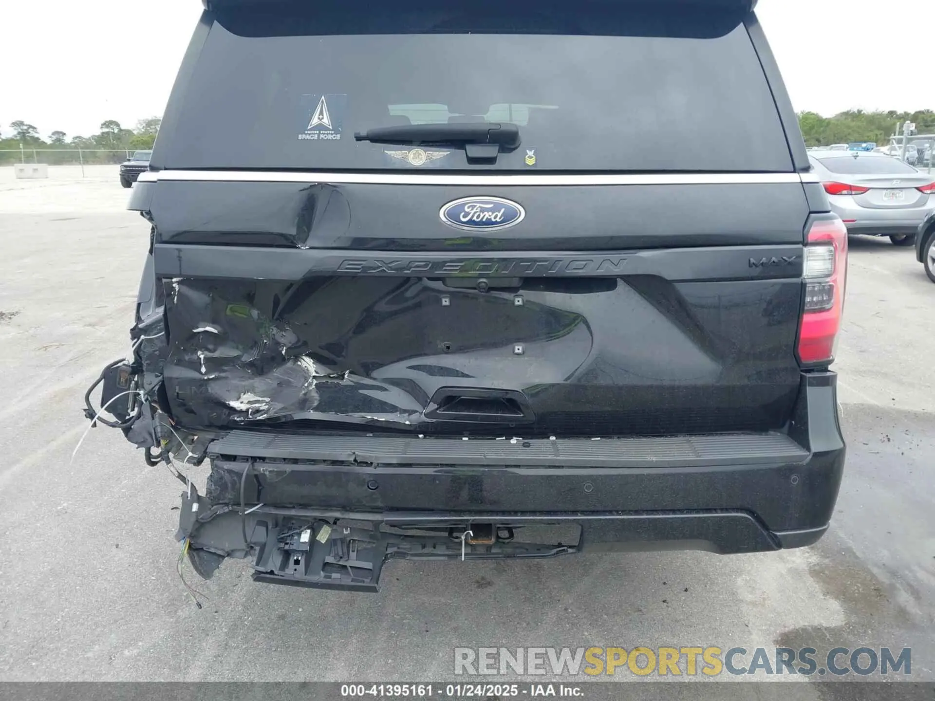17 Photograph of a damaged car 1FMJK2AT9LEA05493 FORD EXPEDITION 2020