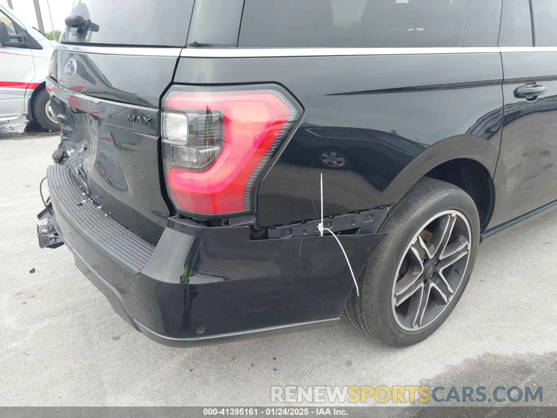 18 Photograph of a damaged car 1FMJK2AT9LEA05493 FORD EXPEDITION 2020