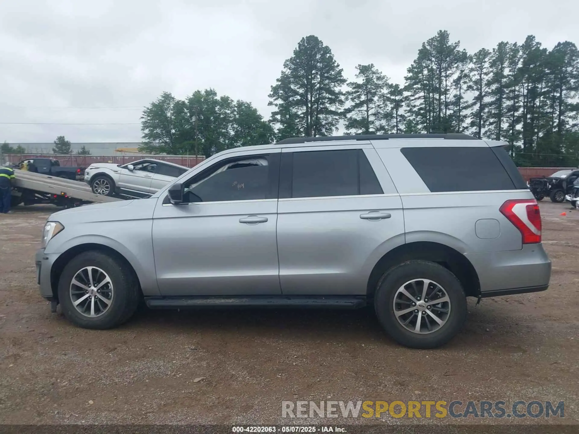 14 Photograph of a damaged car 1FMJU1FT8LEA72065 FORD EXPEDITION 2020