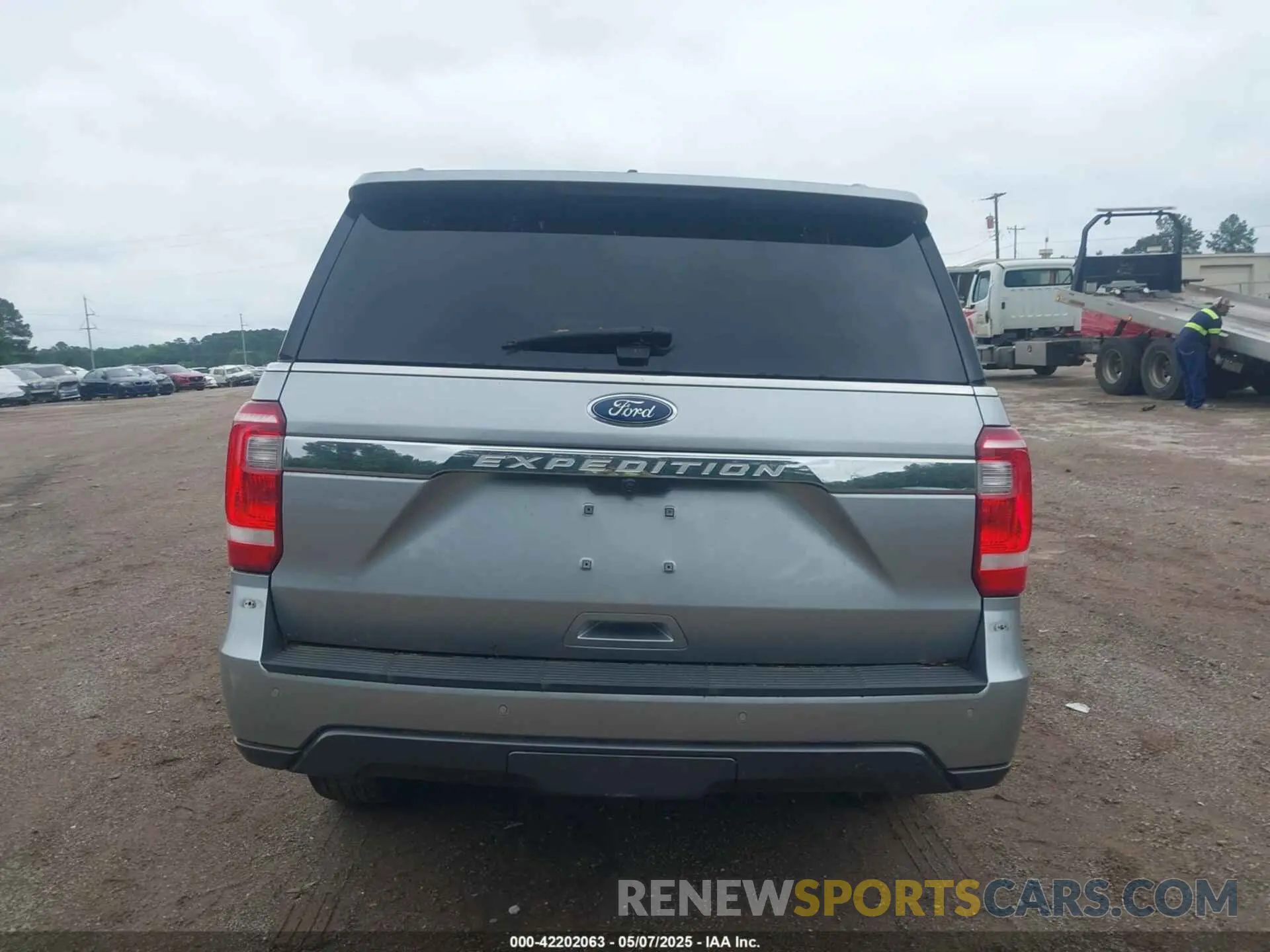 16 Photograph of a damaged car 1FMJU1FT8LEA72065 FORD EXPEDITION 2020