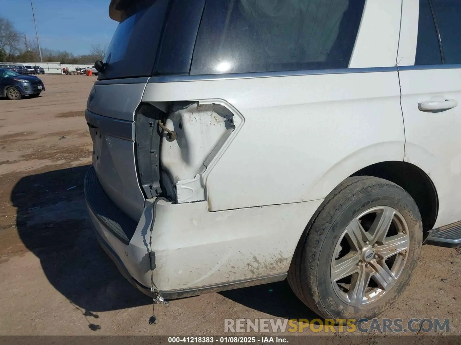 19 Photograph of a damaged car 1FMJU1HT6LEA24349 FORD EXPEDITION 2020