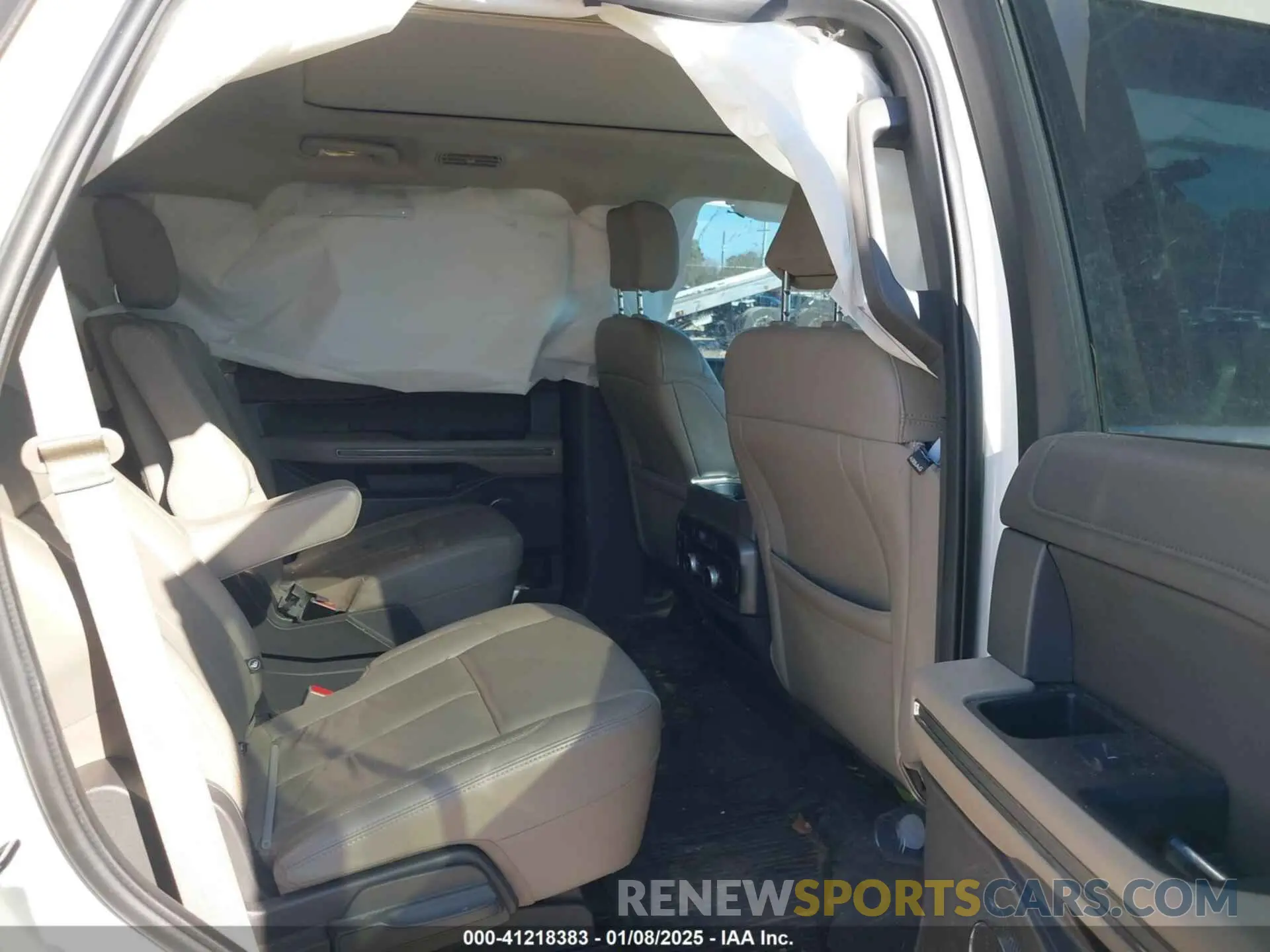 8 Photograph of a damaged car 1FMJU1HT6LEA24349 FORD EXPEDITION 2020