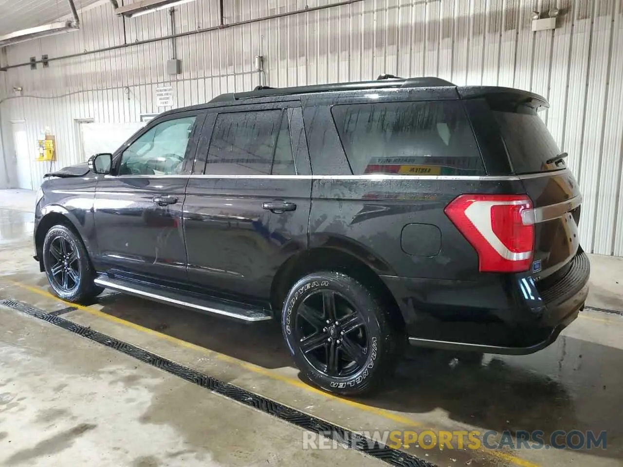 2 Photograph of a damaged car 1FMJU1JT1LEA40968 FORD EXPEDITION 2020