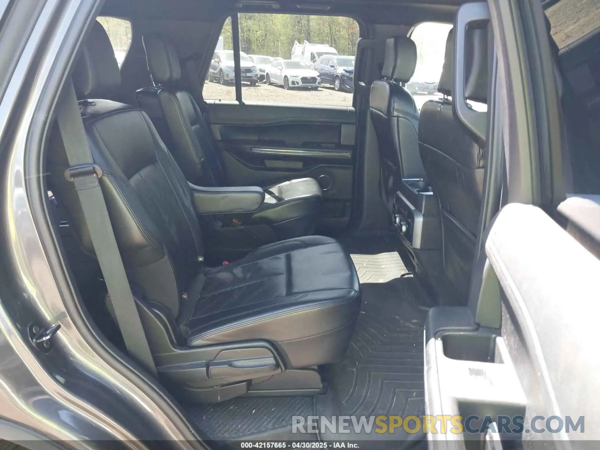 8 Photograph of a damaged car 1FMJU1JT2LEA72246 FORD EXPEDITION 2020