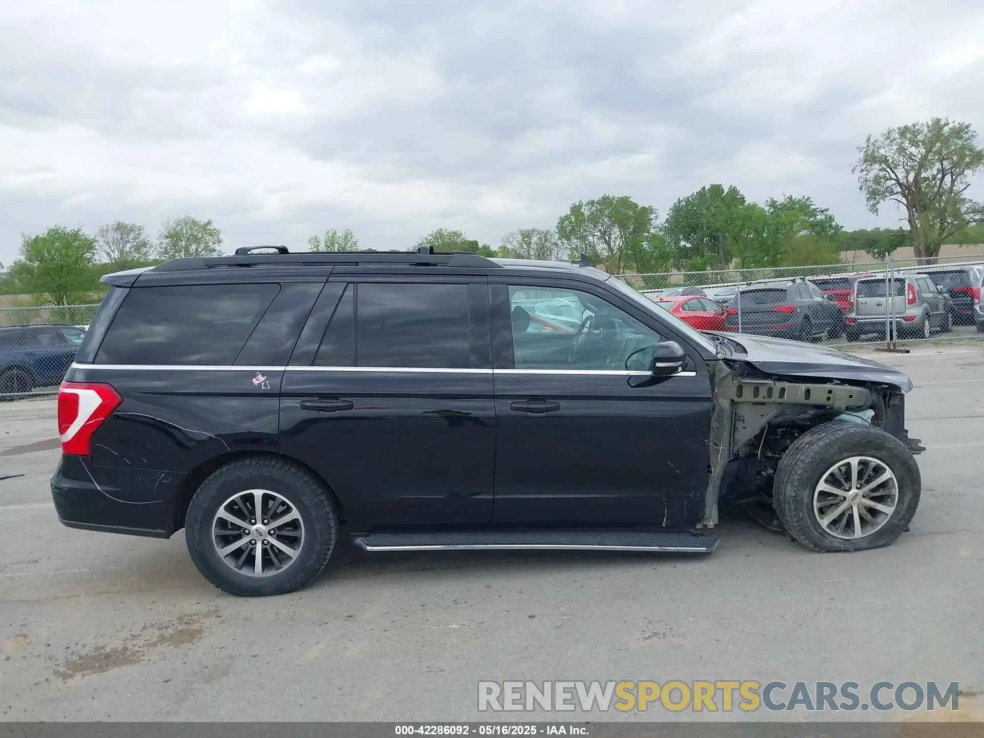 14 Photograph of a damaged car 1FMJU1JT3LEA15408 FORD EXPEDITION 2020