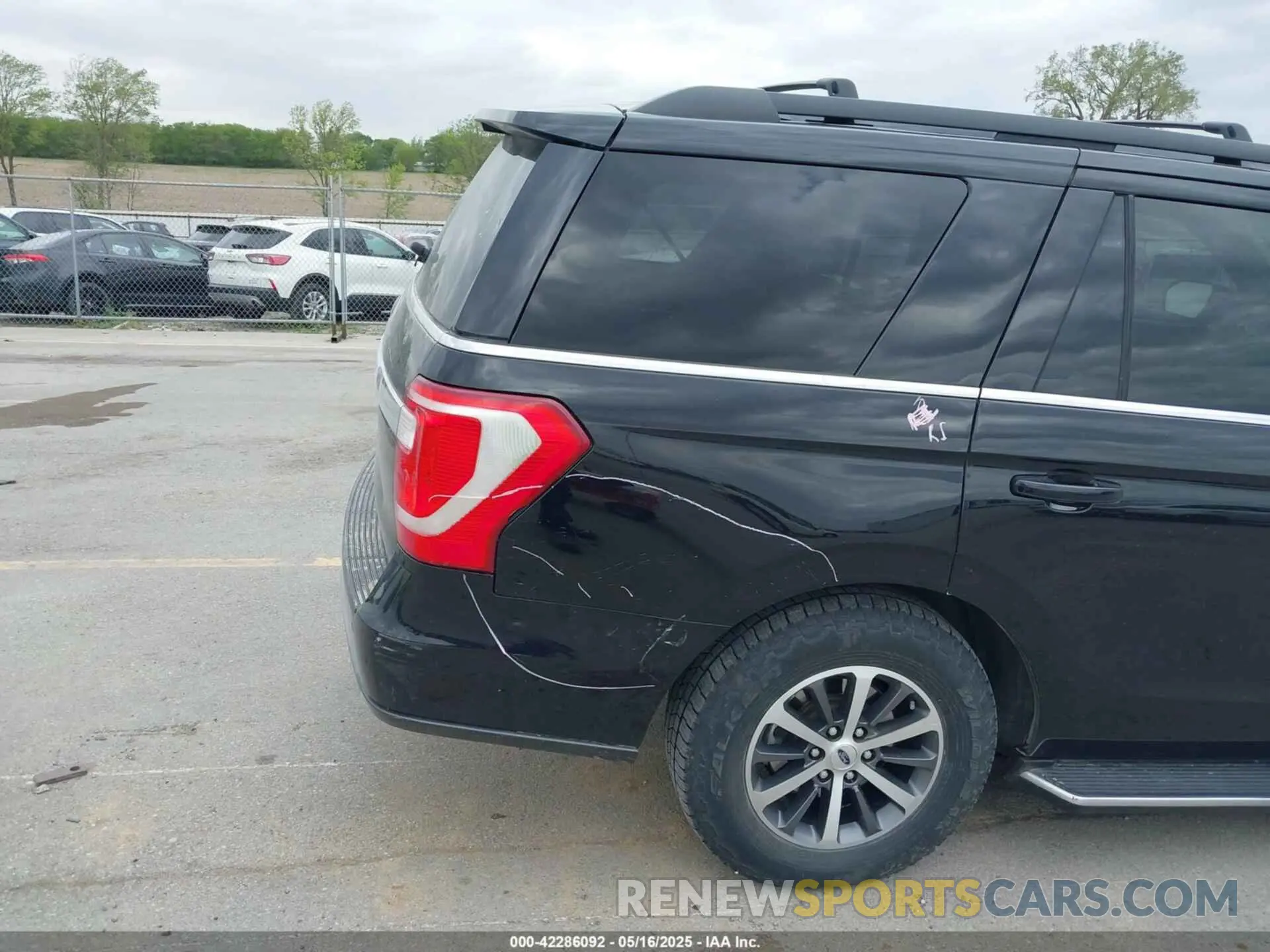 18 Photograph of a damaged car 1FMJU1JT3LEA15408 FORD EXPEDITION 2020