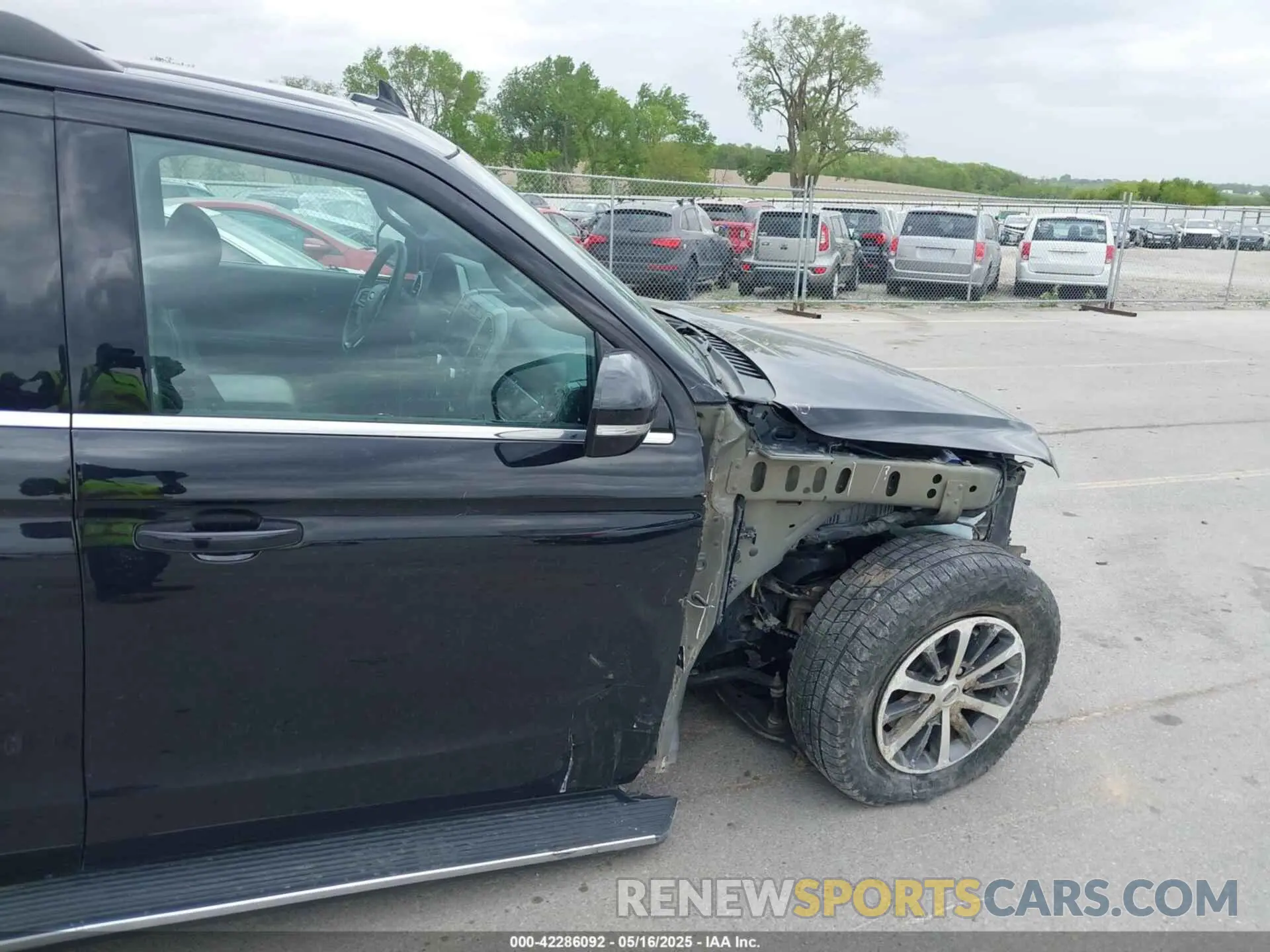 19 Photograph of a damaged car 1FMJU1JT3LEA15408 FORD EXPEDITION 2020