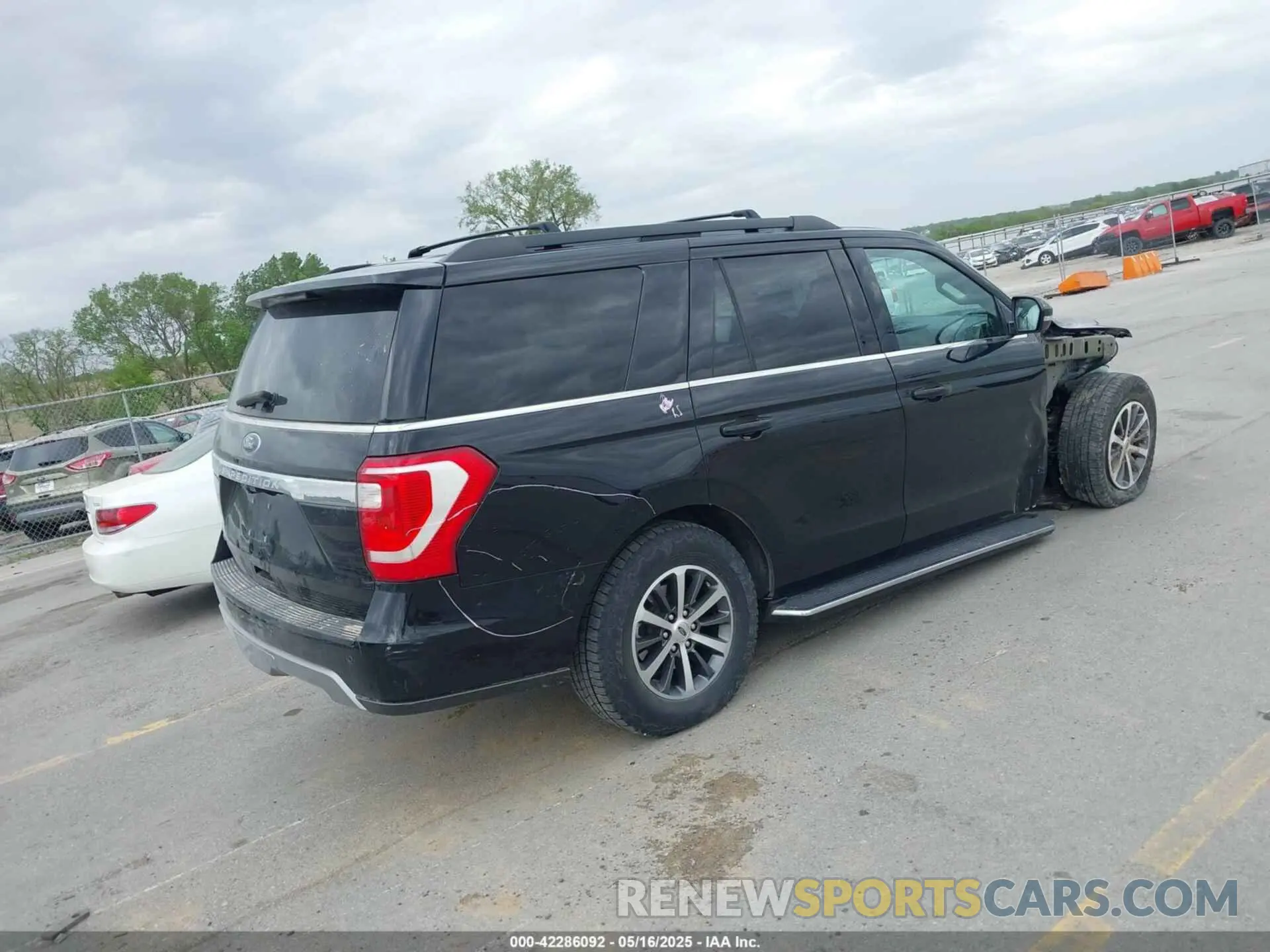 4 Photograph of a damaged car 1FMJU1JT3LEA15408 FORD EXPEDITION 2020
