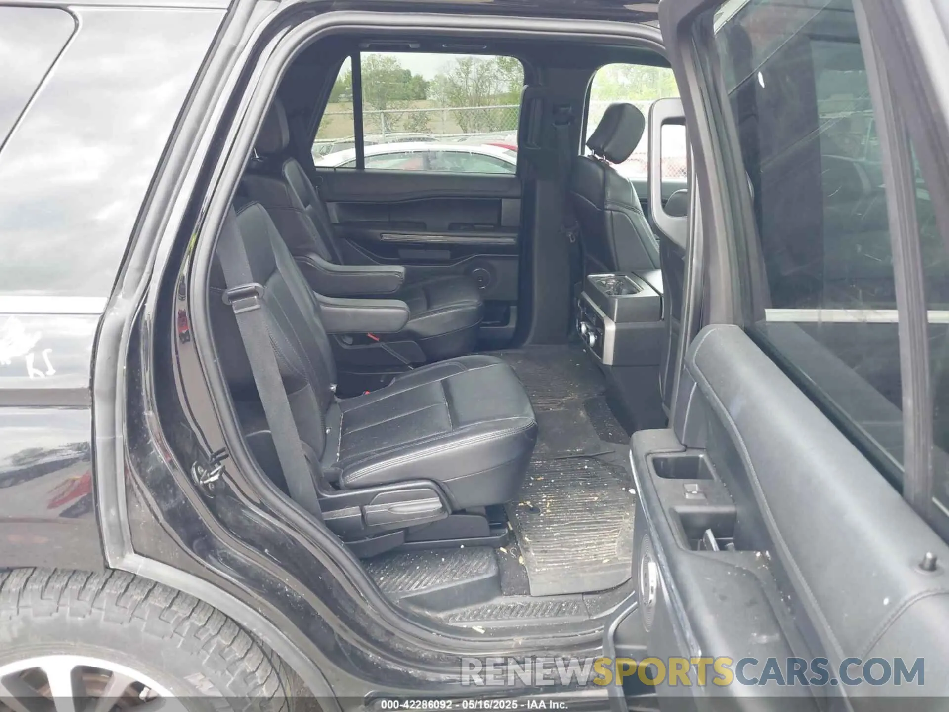 8 Photograph of a damaged car 1FMJU1JT3LEA15408 FORD EXPEDITION 2020