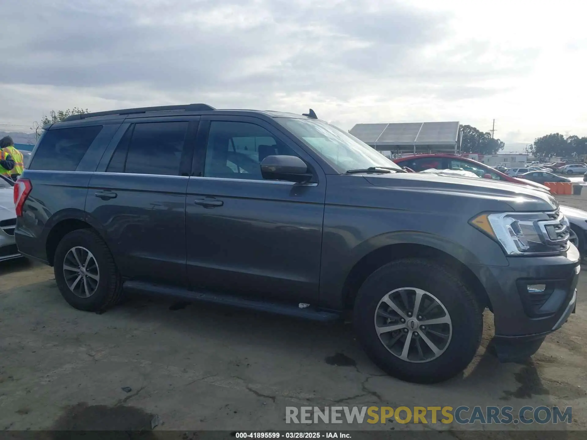 13 Photograph of a damaged car 1FMJU1JT4LEA01551 FORD EXPEDITION 2020