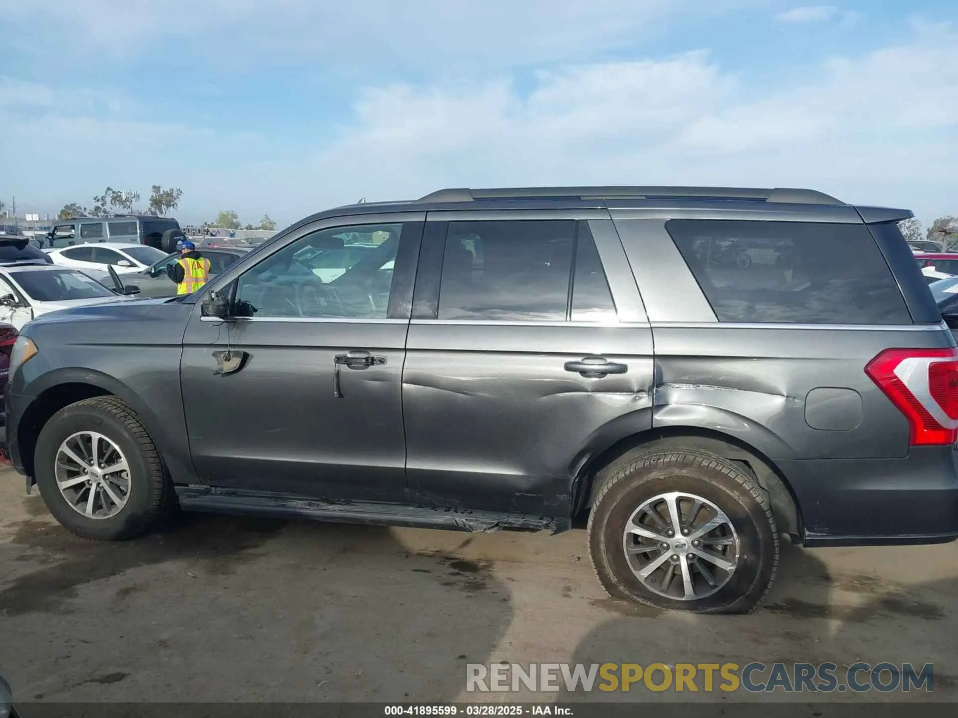 14 Photograph of a damaged car 1FMJU1JT4LEA01551 FORD EXPEDITION 2020