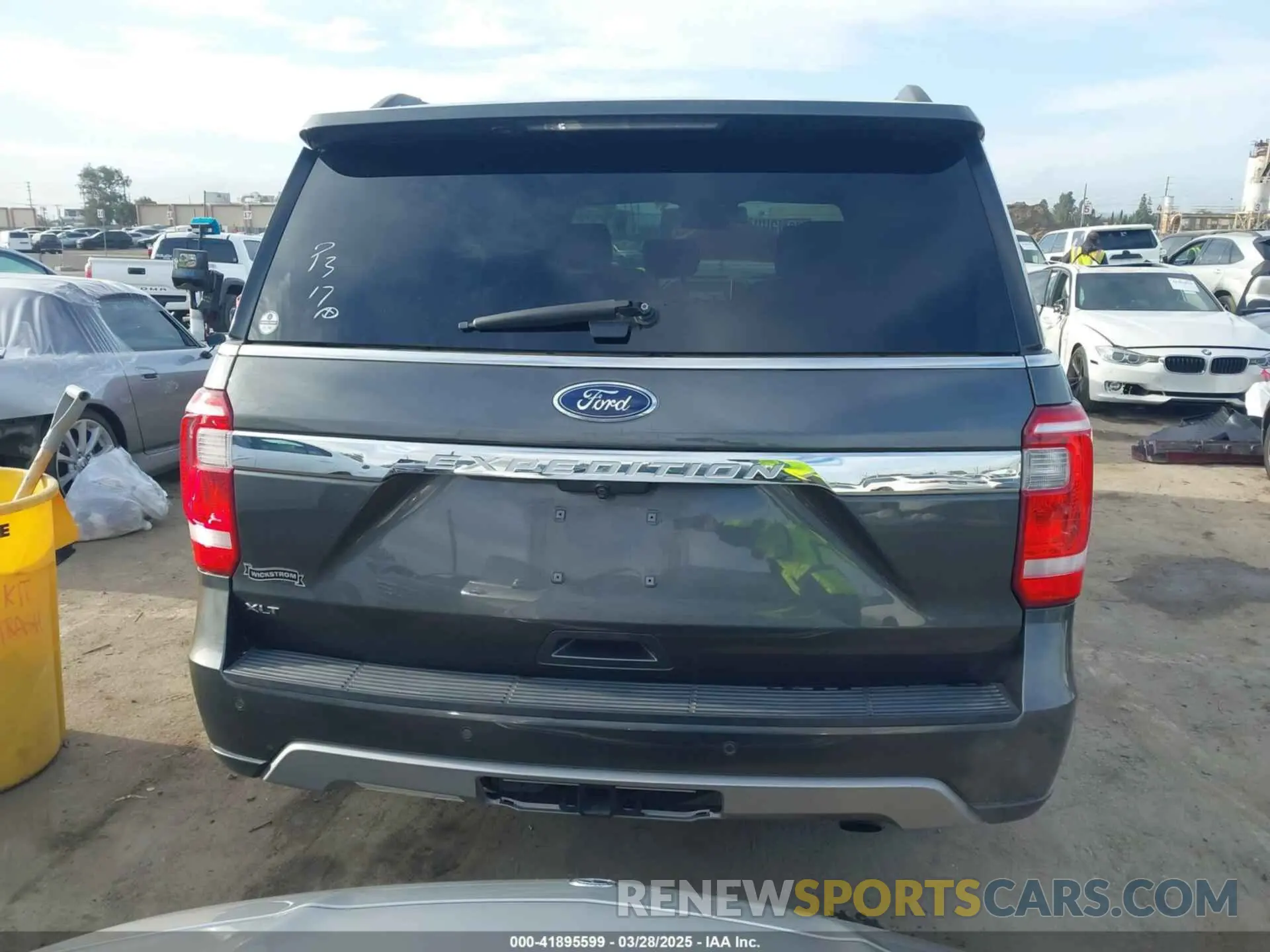 16 Photograph of a damaged car 1FMJU1JT4LEA01551 FORD EXPEDITION 2020