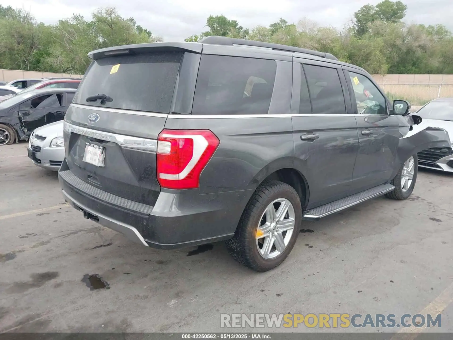 4 Photograph of a damaged car 1FMJU1JT8LEA13492 FORD EXPEDITION 2020