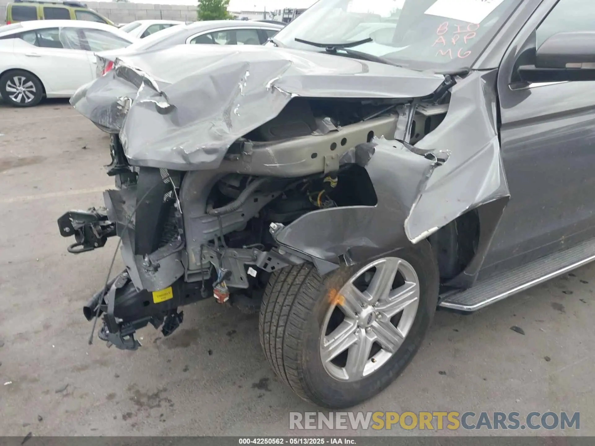6 Photograph of a damaged car 1FMJU1JT8LEA13492 FORD EXPEDITION 2020