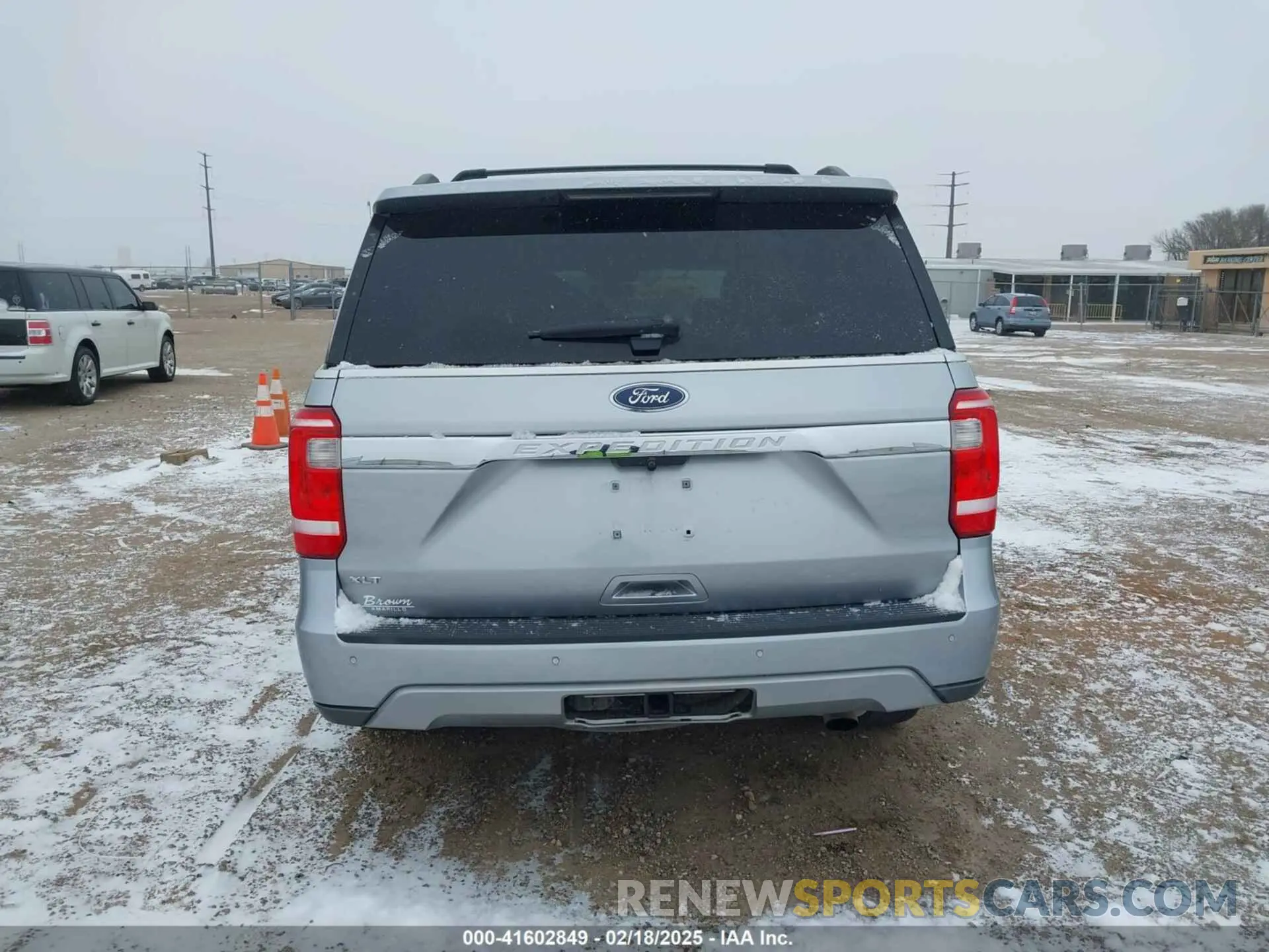 17 Photograph of a damaged car 1FMJU1JTXLEA56148 FORD EXPEDITION 2020