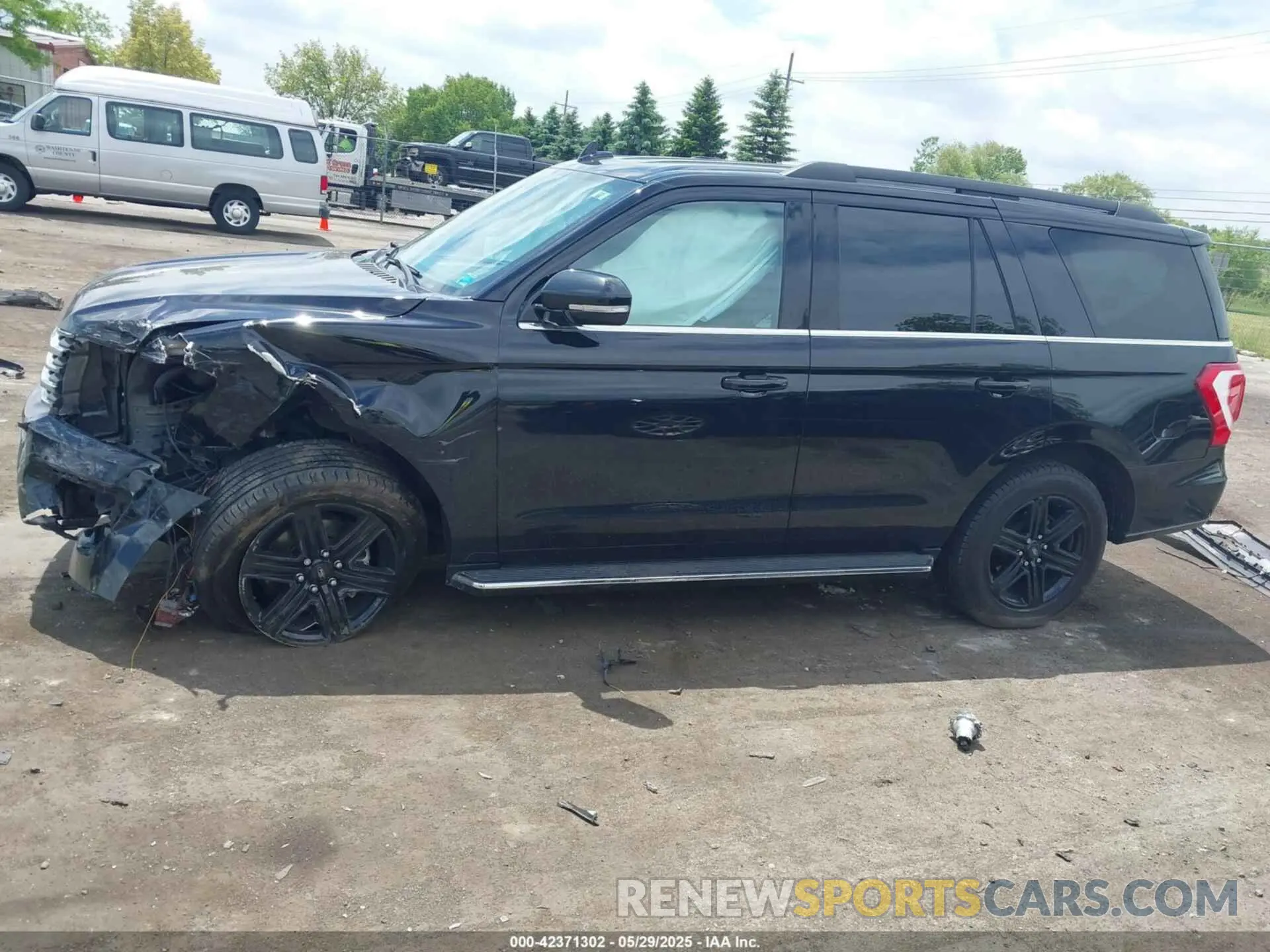 13 Photograph of a damaged car 1FMJU1JTXLEA63519 FORD EXPEDITION 2020