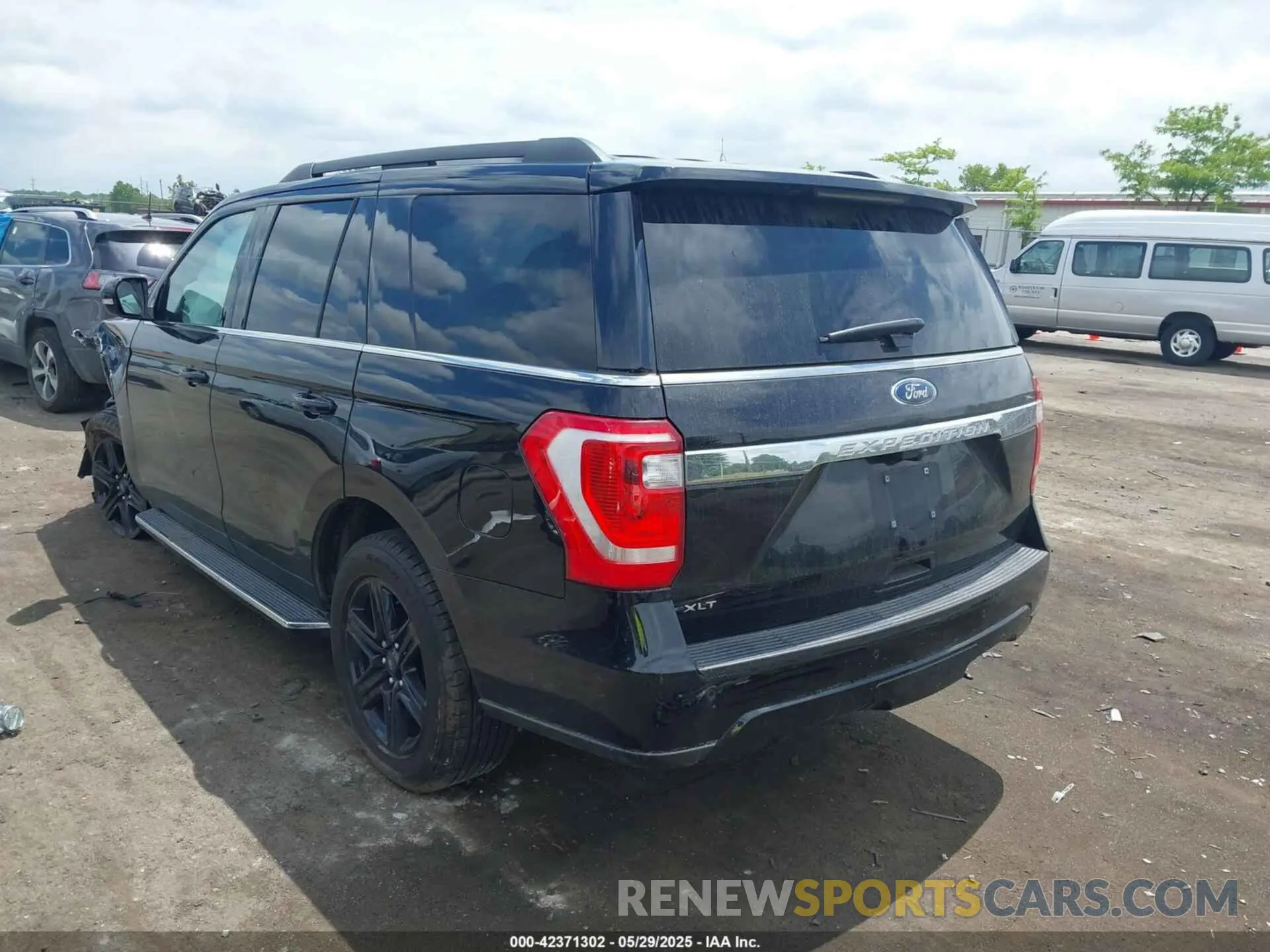 3 Photograph of a damaged car 1FMJU1JTXLEA63519 FORD EXPEDITION 2020