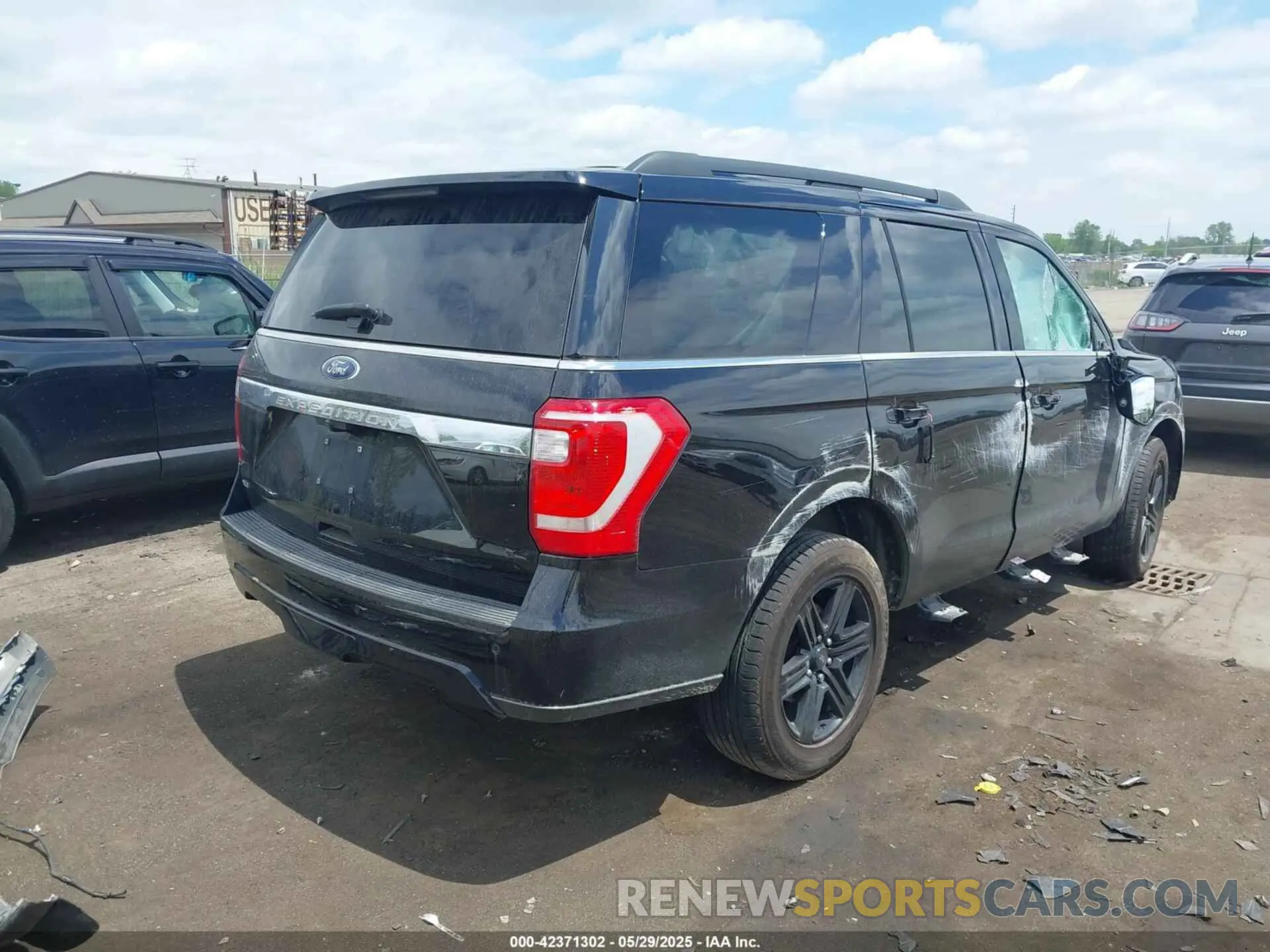 4 Photograph of a damaged car 1FMJU1JTXLEA63519 FORD EXPEDITION 2020
