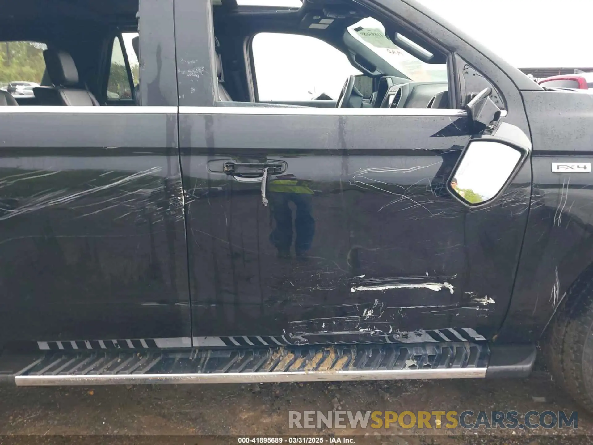17 Photograph of a damaged car 1FMJU1JTXLEA72561 FORD EXPEDITION 2020