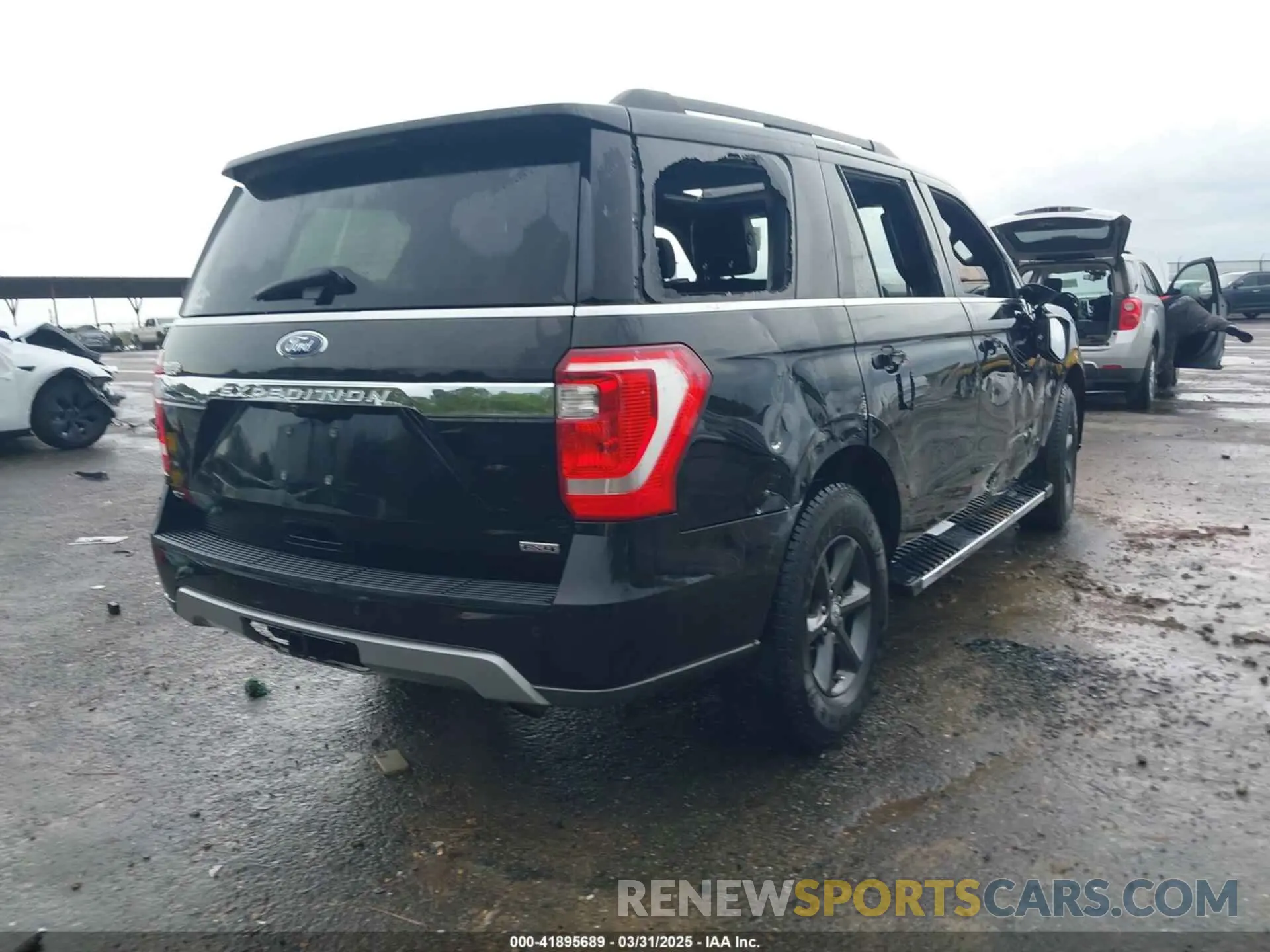 4 Photograph of a damaged car 1FMJU1JTXLEA72561 FORD EXPEDITION 2020