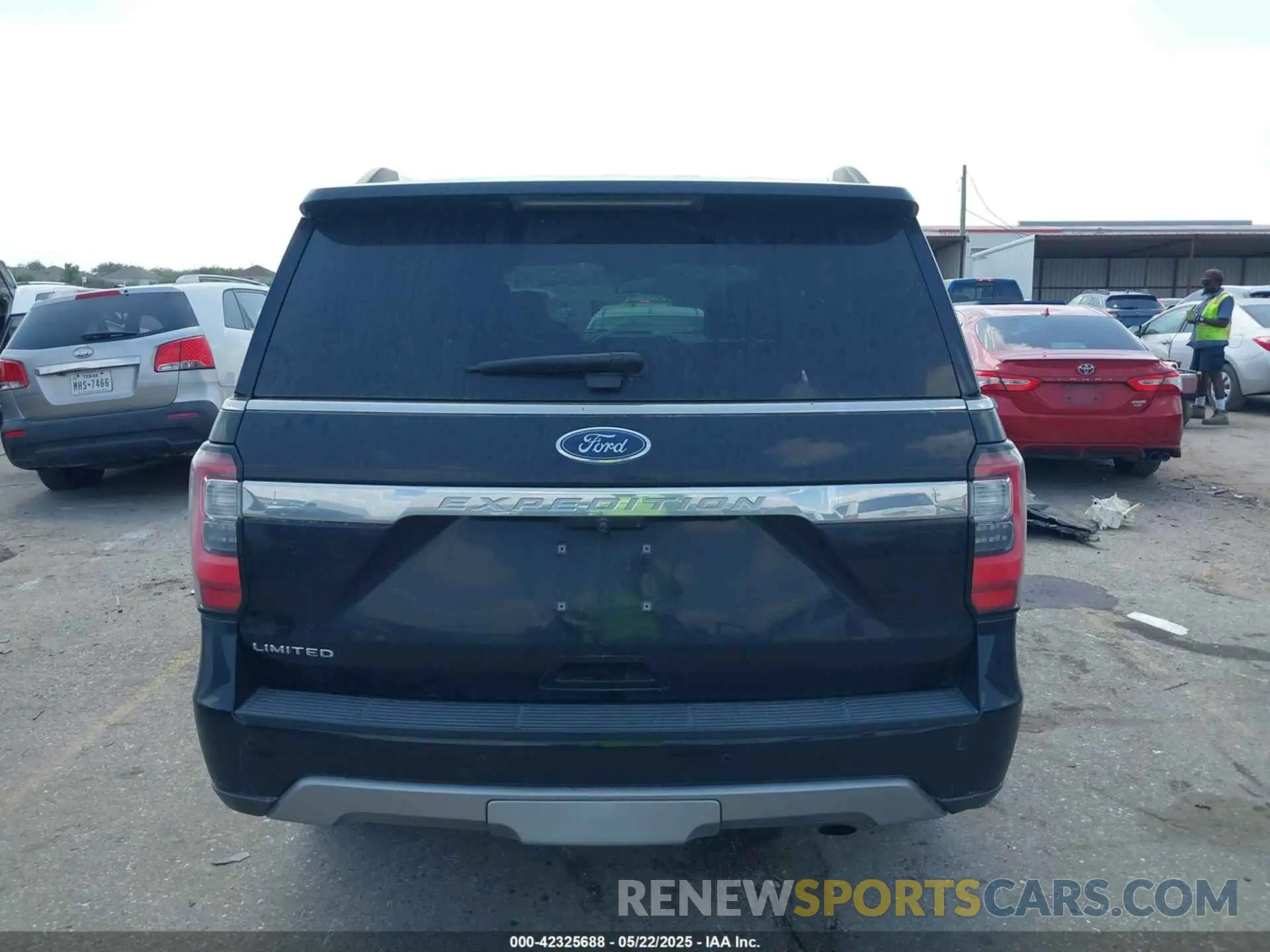 17 Photograph of a damaged car 1FMJU1KT4LEA88270 FORD EXPEDITION 2020