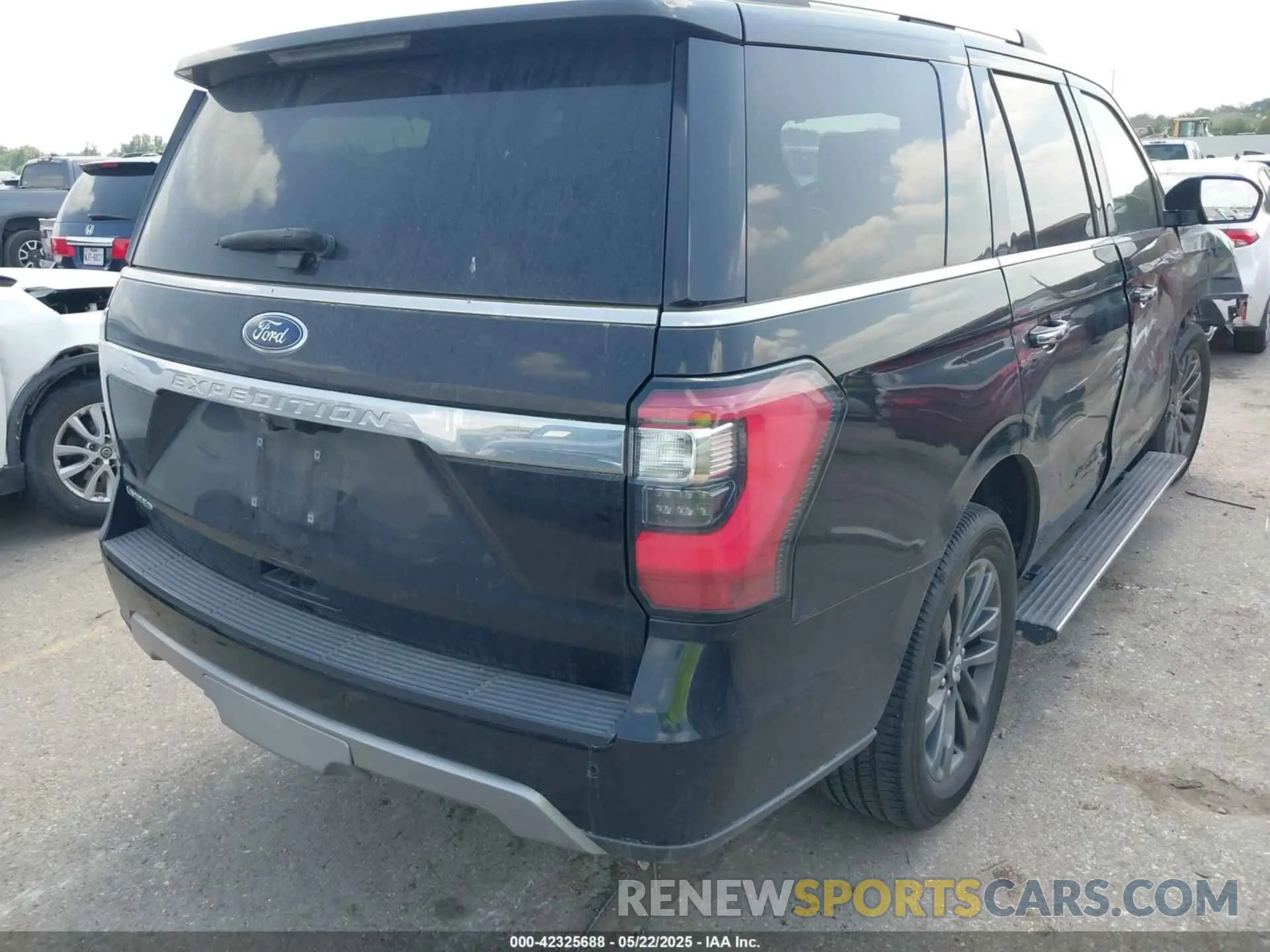 4 Photograph of a damaged car 1FMJU1KT4LEA88270 FORD EXPEDITION 2020