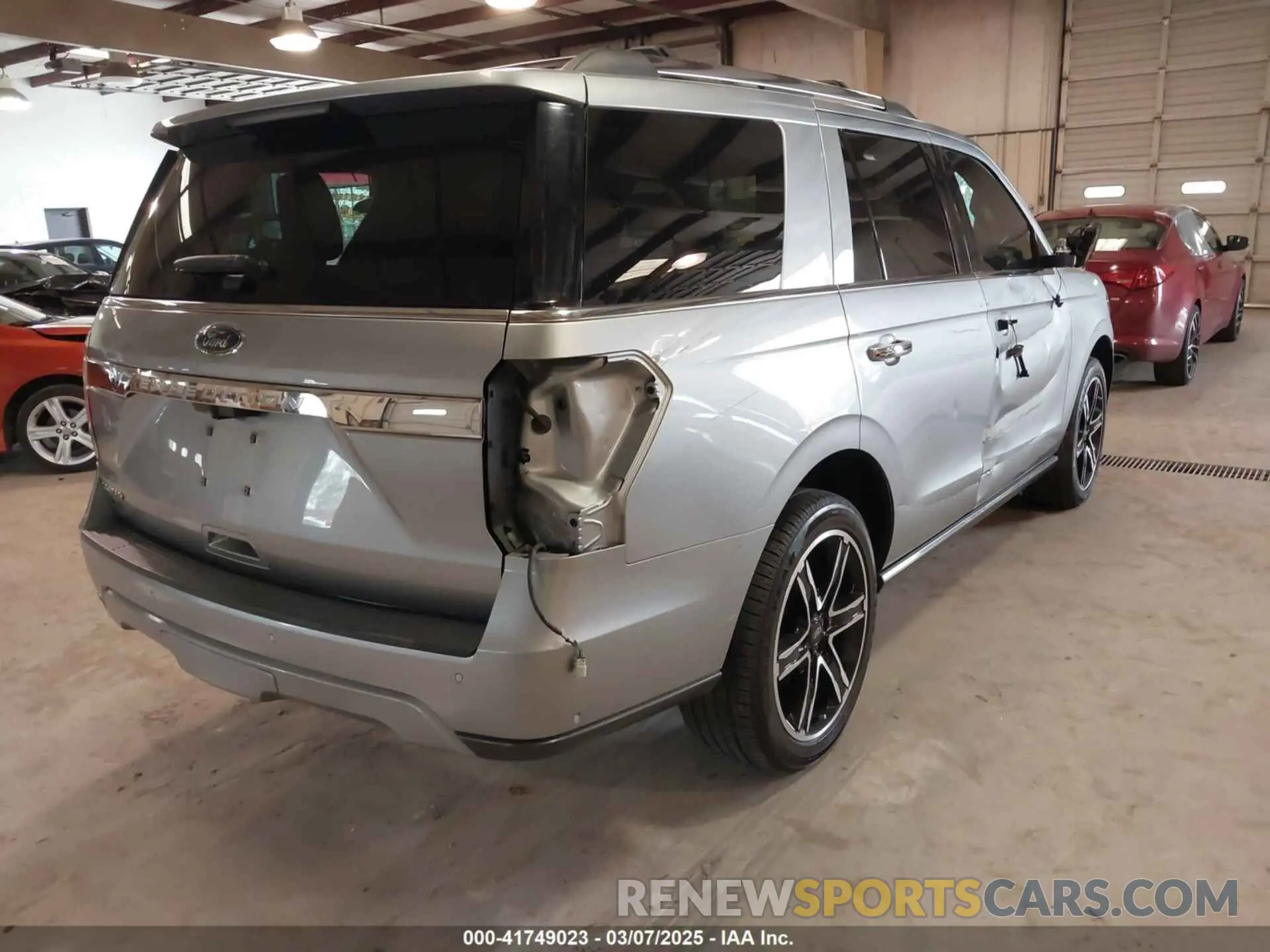 4 Photograph of a damaged car 1FMJU1KT8LEA79460 FORD EXPEDITION 2020