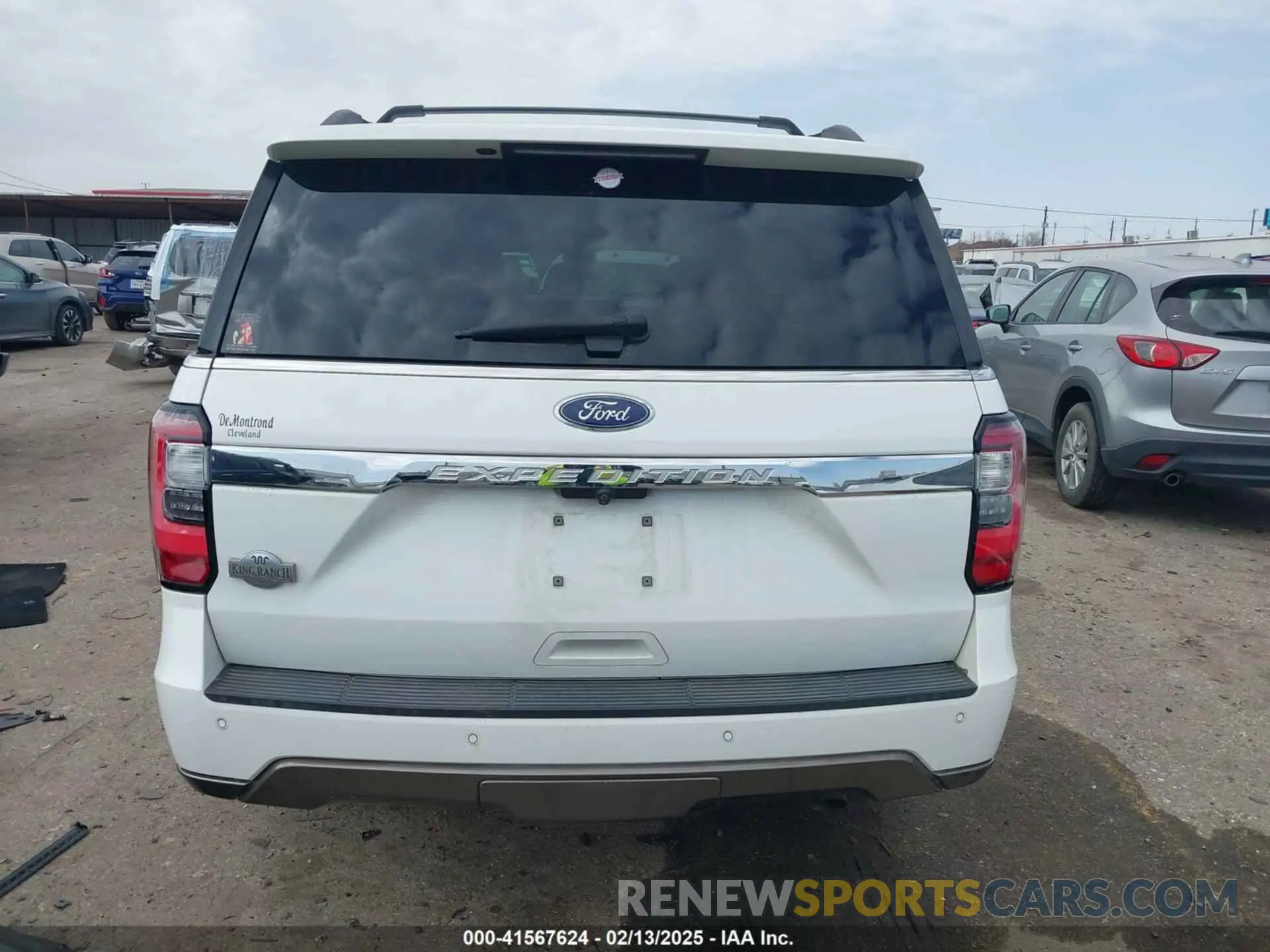 17 Photograph of a damaged car 1FMJU1NT9LEA10014 FORD EXPEDITION 2020