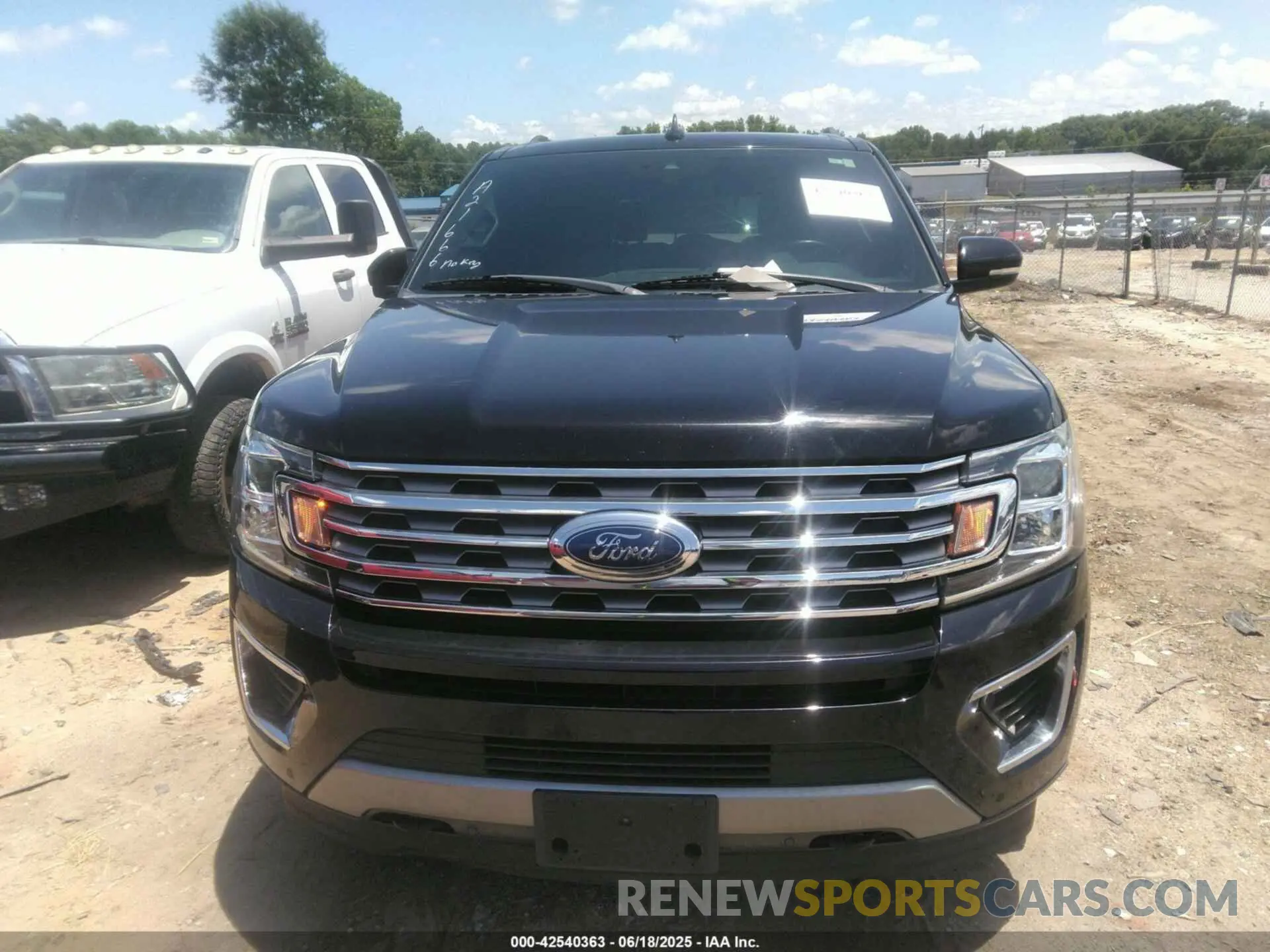 11 Photograph of a damaged car 1FMJU2AT3LEA21666 FORD EXPEDITION 2020