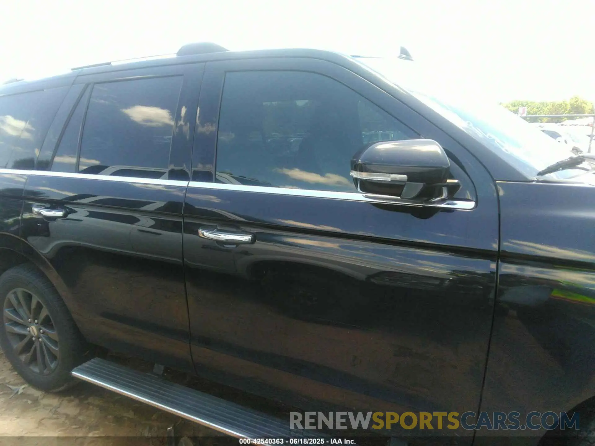 12 Photograph of a damaged car 1FMJU2AT3LEA21666 FORD EXPEDITION 2020