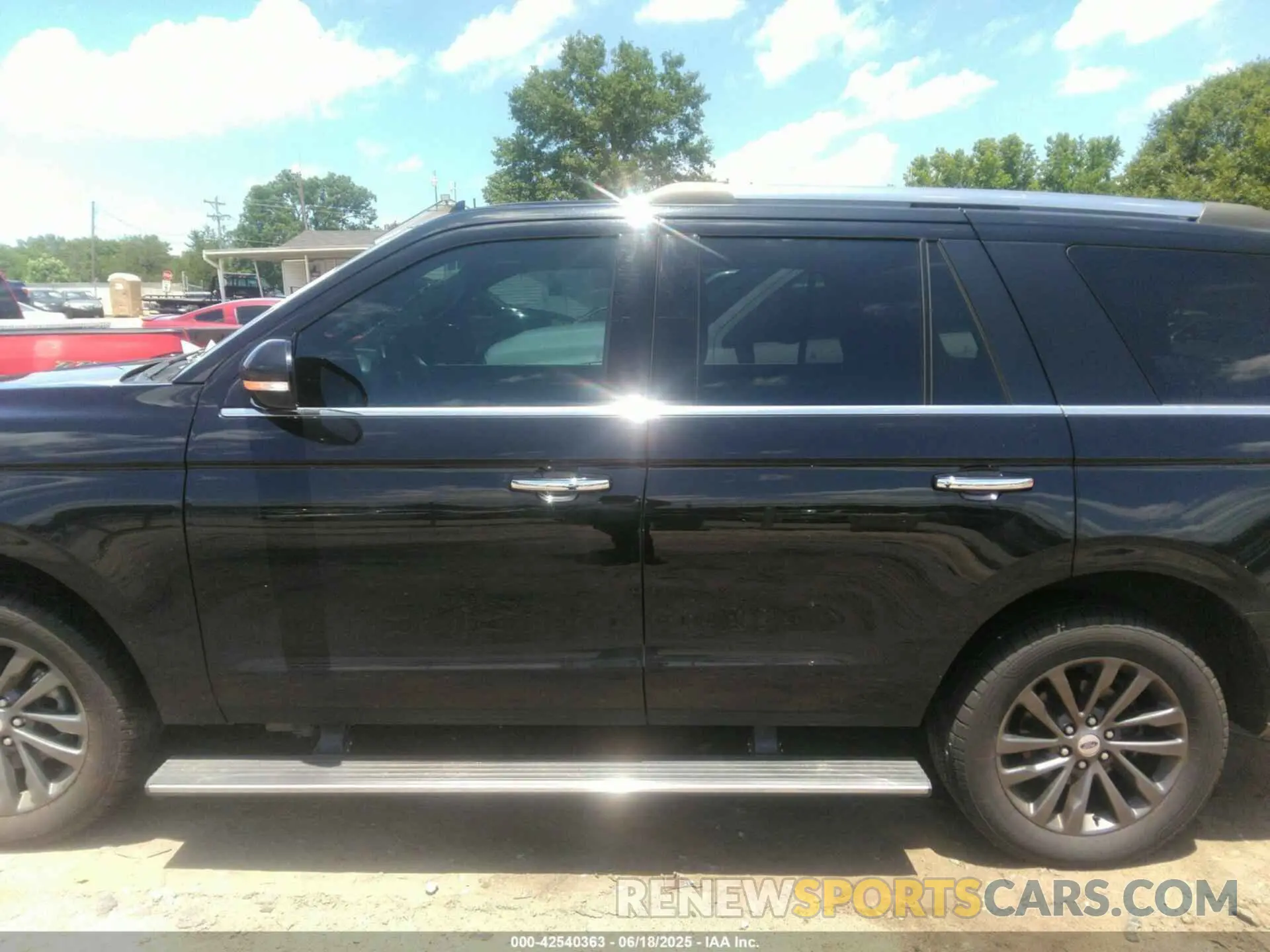 13 Photograph of a damaged car 1FMJU2AT3LEA21666 FORD EXPEDITION 2020