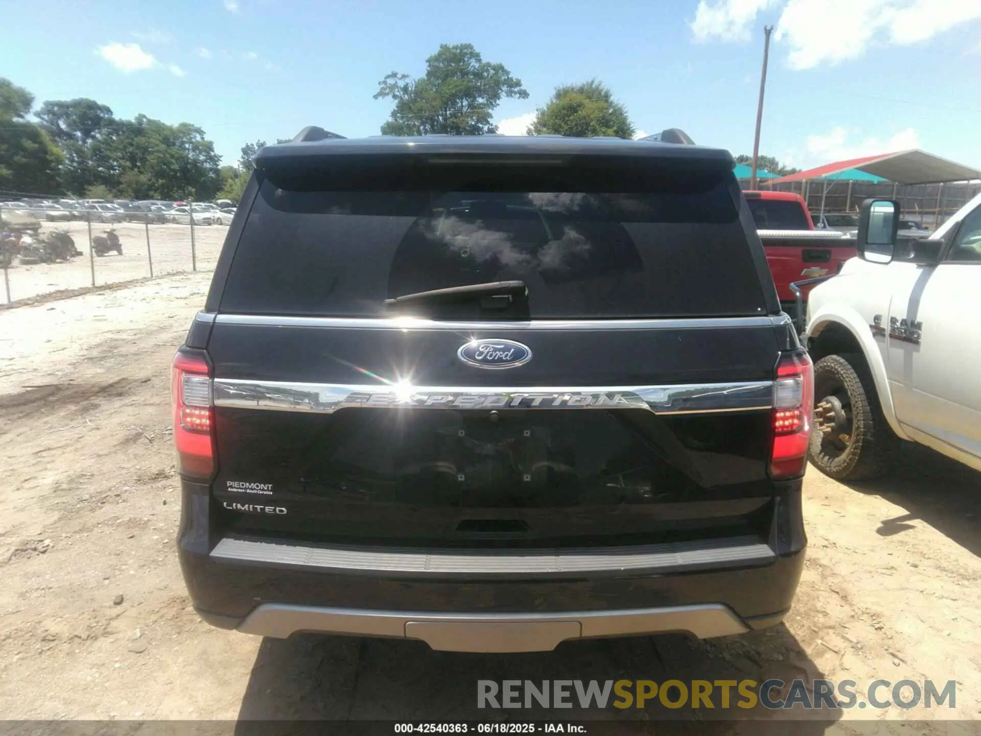 15 Photograph of a damaged car 1FMJU2AT3LEA21666 FORD EXPEDITION 2020