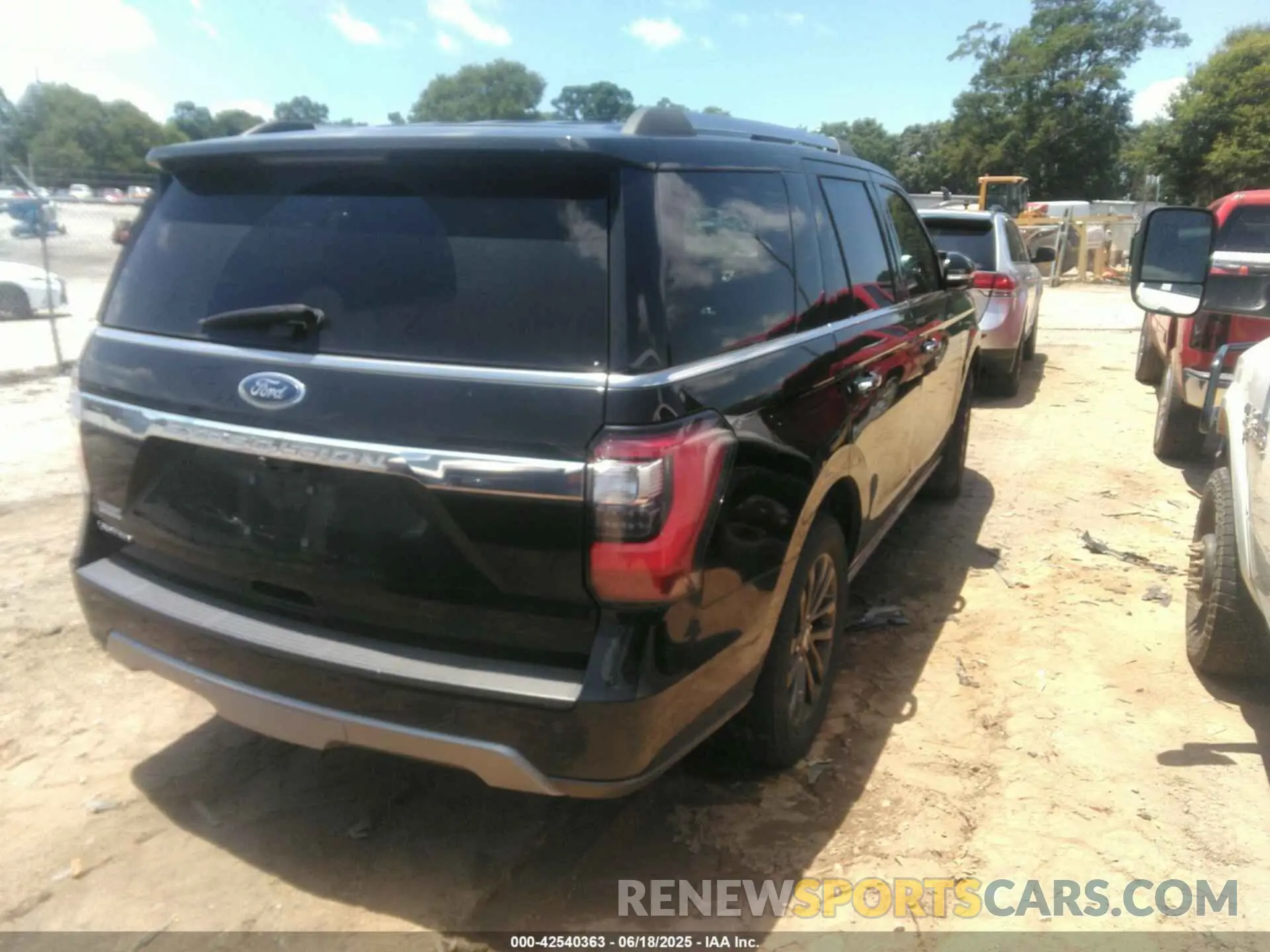 4 Photograph of a damaged car 1FMJU2AT3LEA21666 FORD EXPEDITION 2020