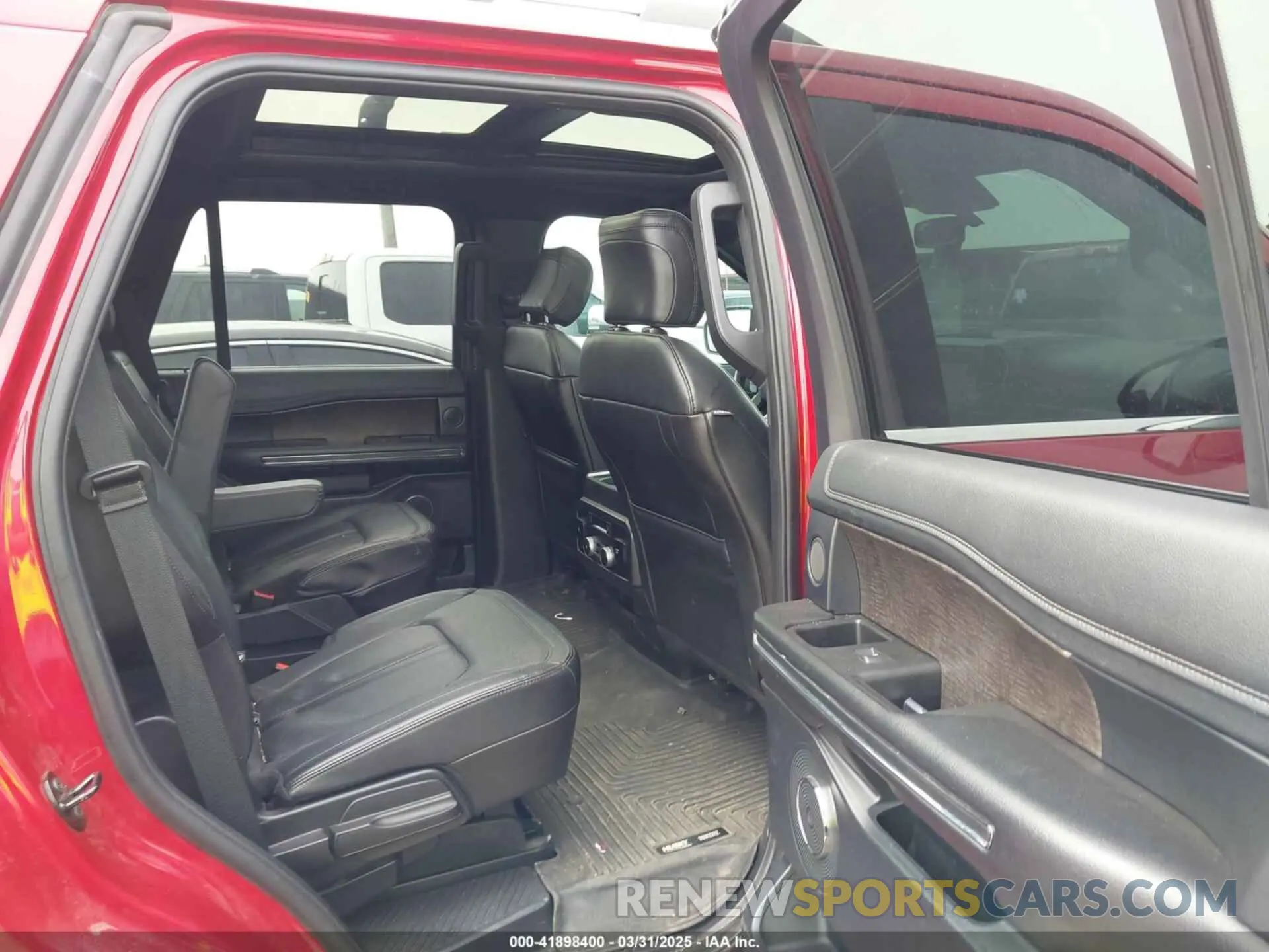 8 Photograph of a damaged car 1FMJU2AT4LEA85988 FORD EXPEDITION 2020