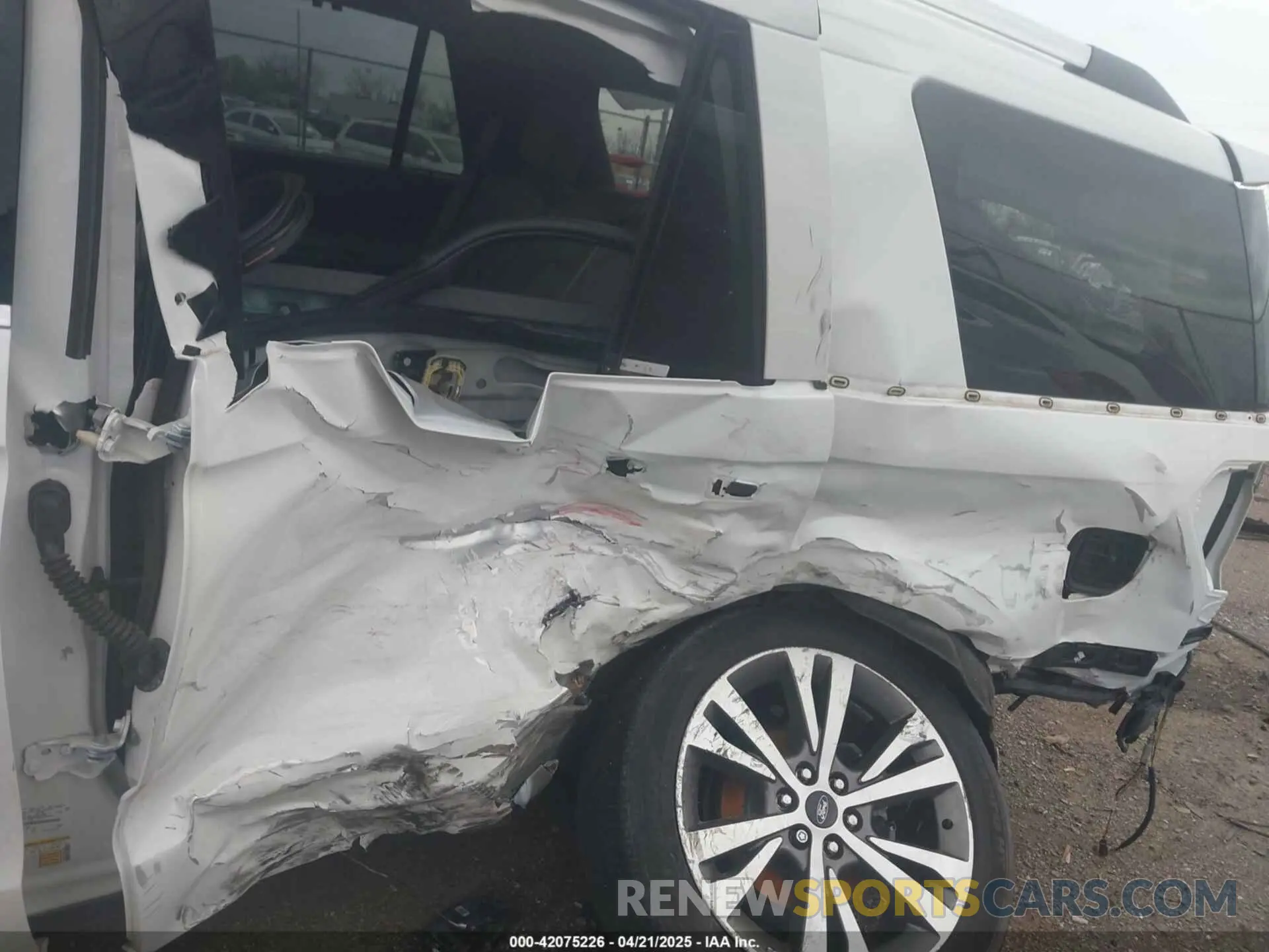 6 Photograph of a damaged car 1FMJU2AT6LEA43192 FORD EXPEDITION 2020