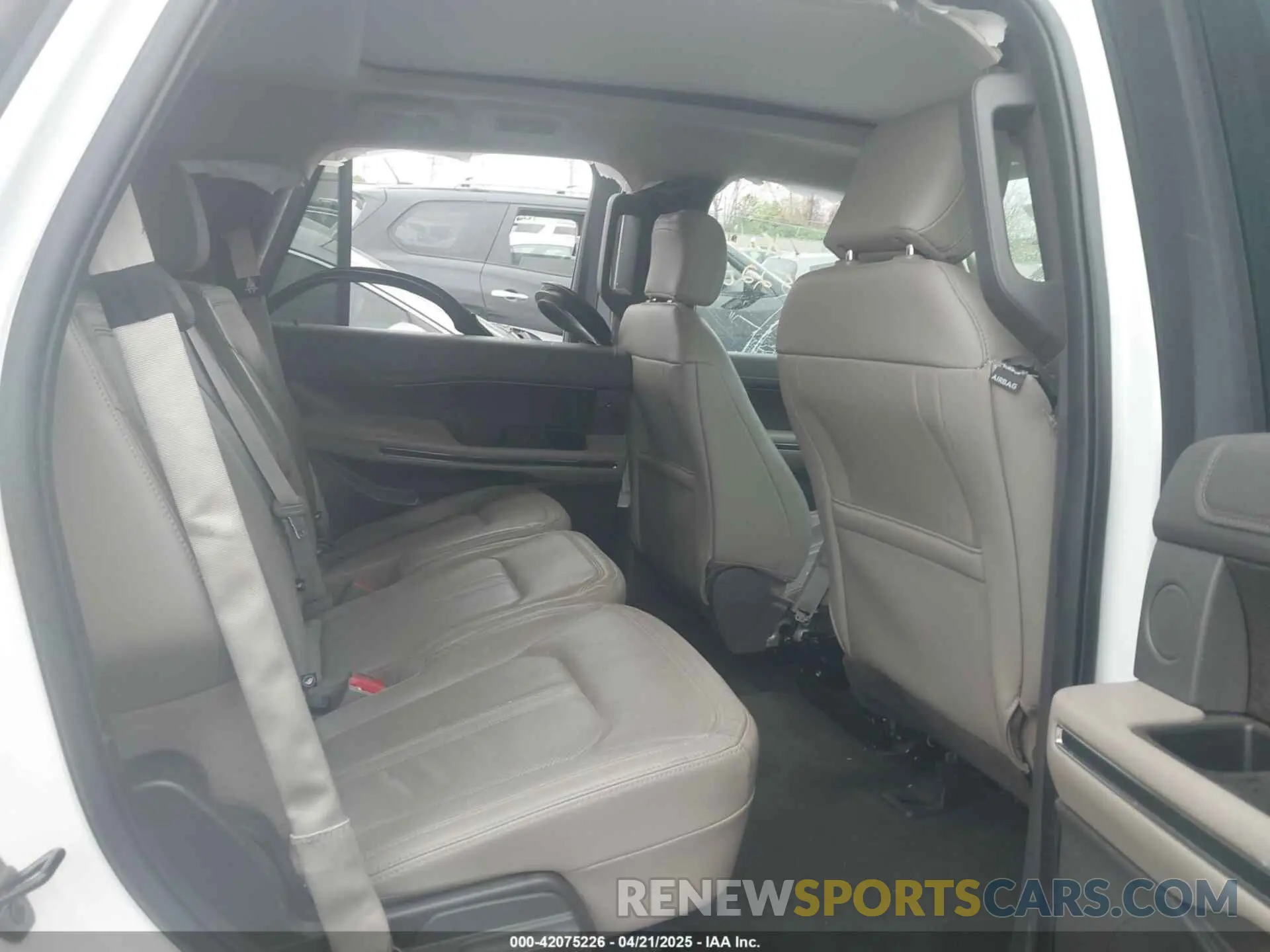 8 Photograph of a damaged car 1FMJU2AT6LEA43192 FORD EXPEDITION 2020