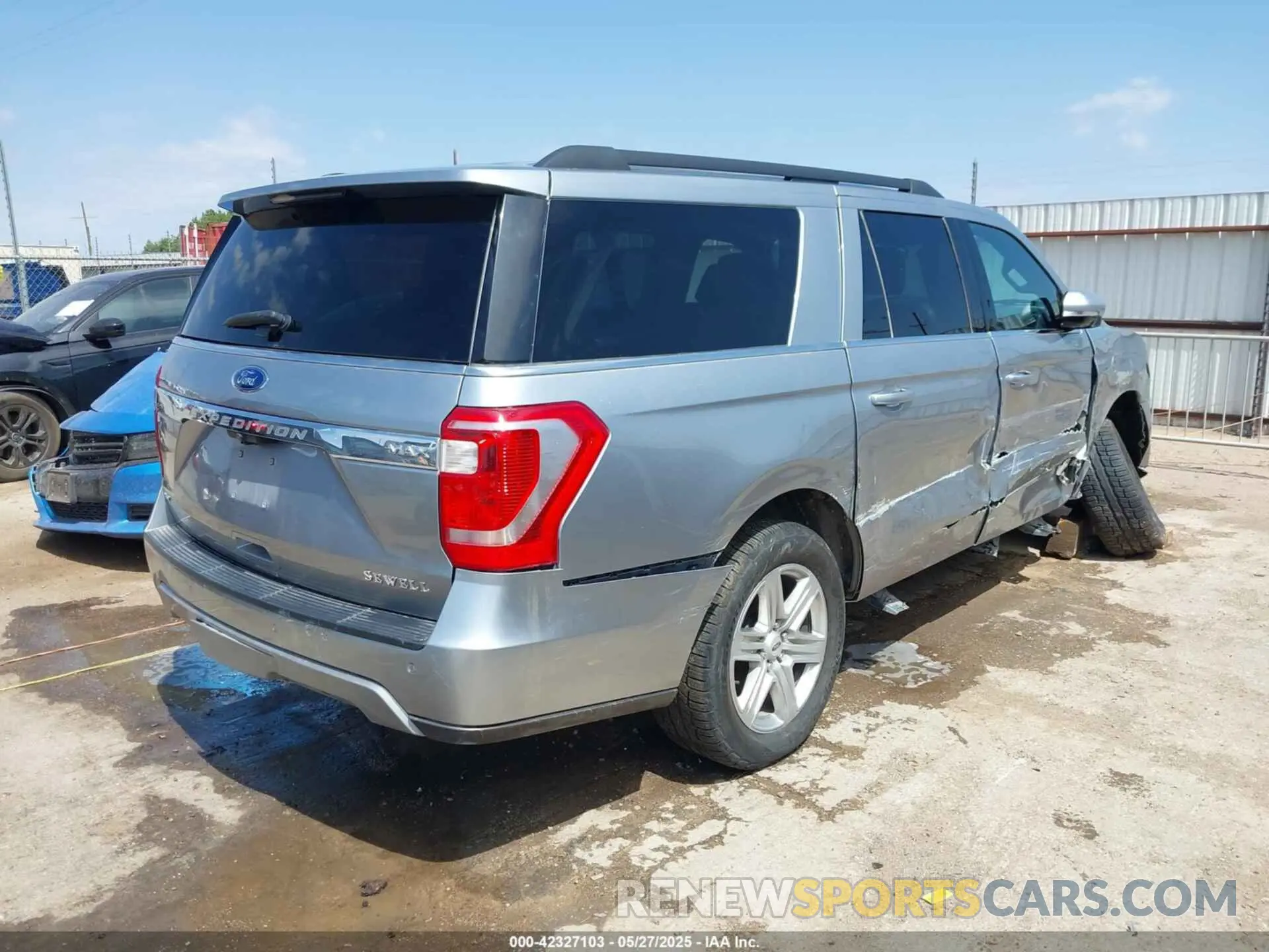 4 Photograph of a damaged car 1FMJK1HT0MEA62473 FORD EXPEDITION 2021