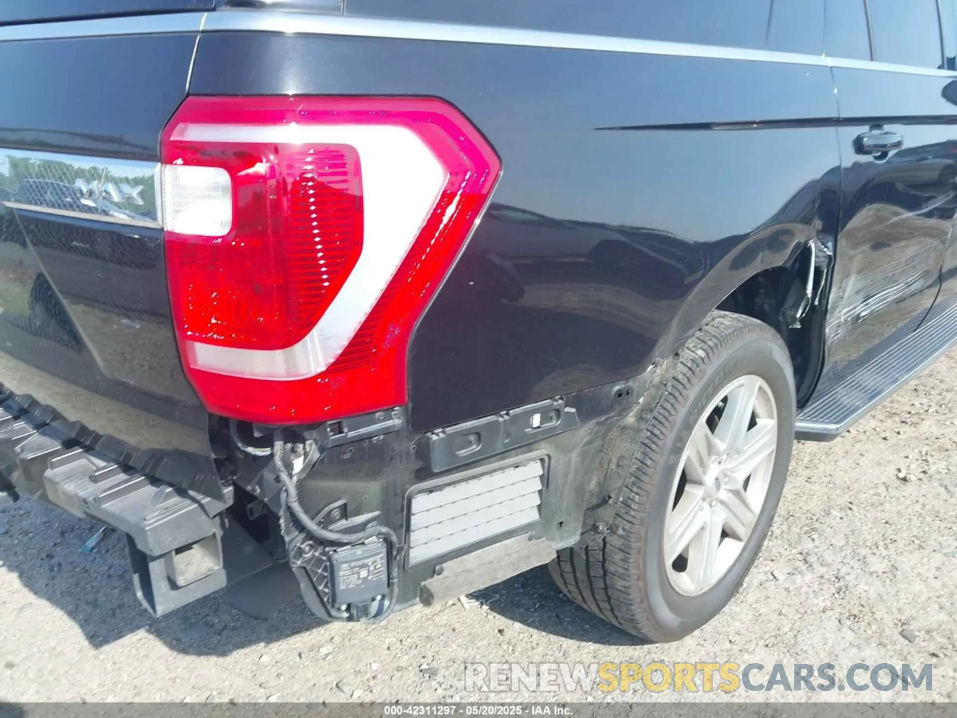 18 Photograph of a damaged car 1FMJK1HT8MEA43377 FORD EXPEDITION 2021