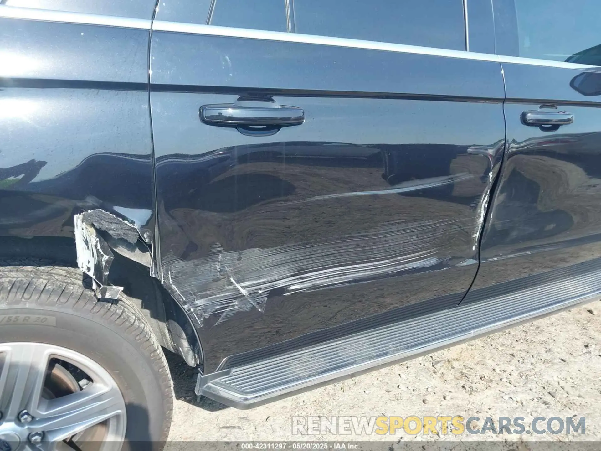 19 Photograph of a damaged car 1FMJK1HT8MEA43377 FORD EXPEDITION 2021