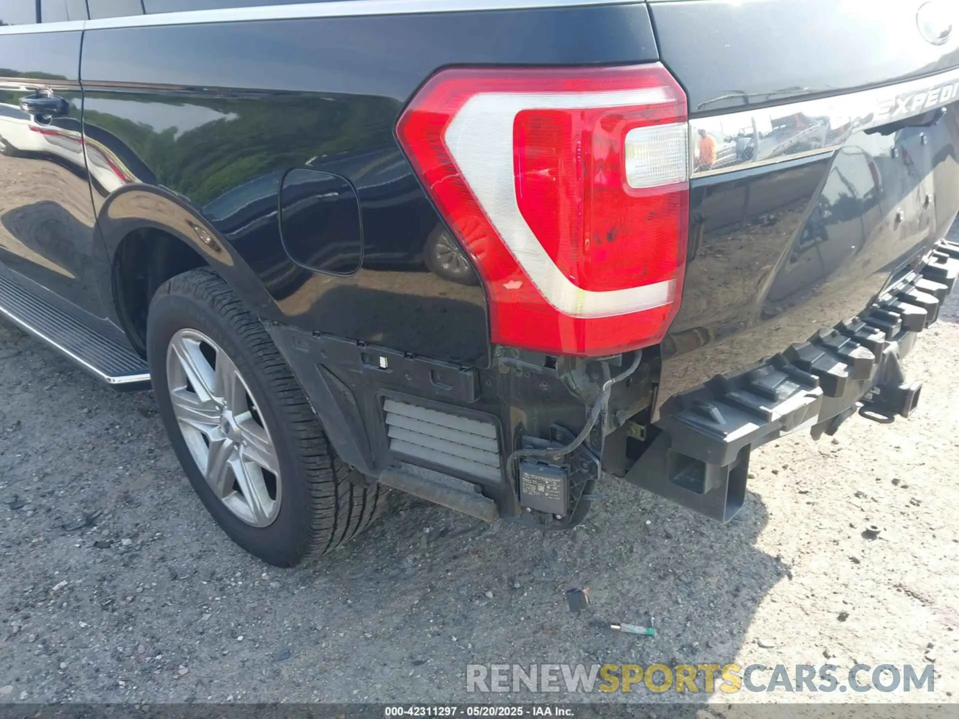 6 Photograph of a damaged car 1FMJK1HT8MEA43377 FORD EXPEDITION 2021
