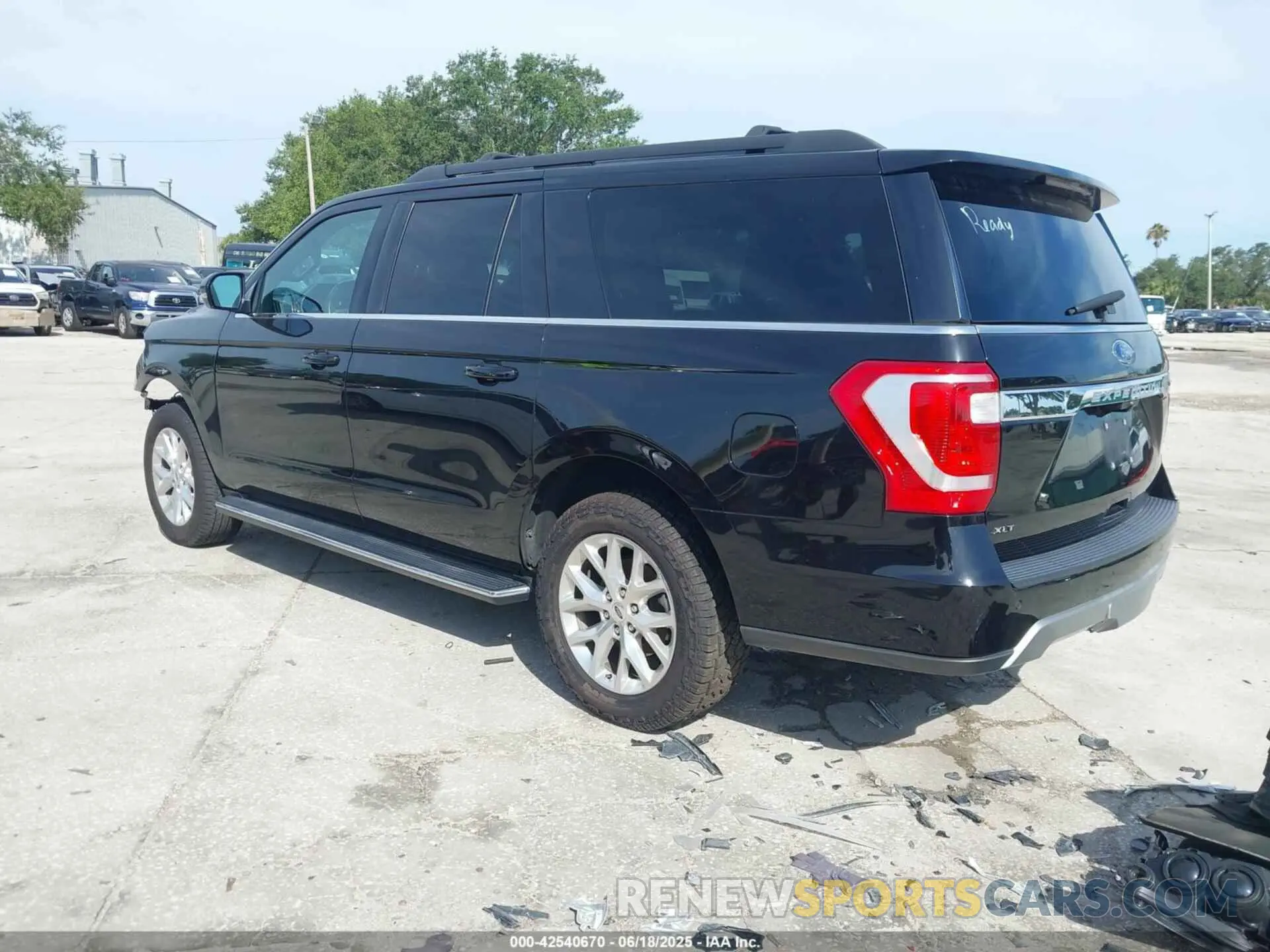 3 Photograph of a damaged car 1FMJK1HTXMEA82858 FORD EXPEDITION 2021