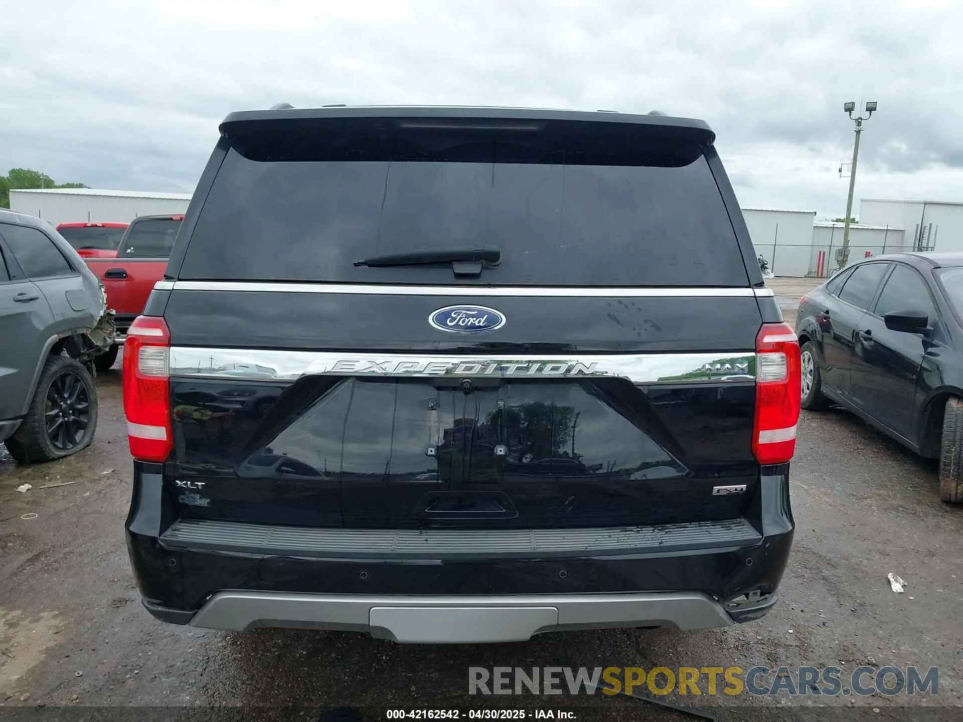 17 Photograph of a damaged car 1FMJK1JT1MEA56045 FORD EXPEDITION 2021