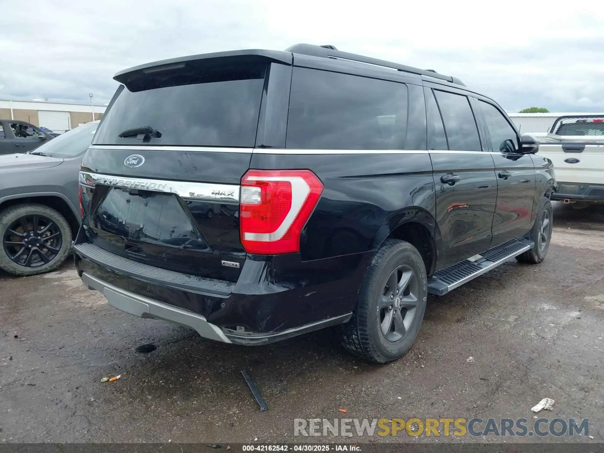 4 Photograph of a damaged car 1FMJK1JT1MEA56045 FORD EXPEDITION 2021