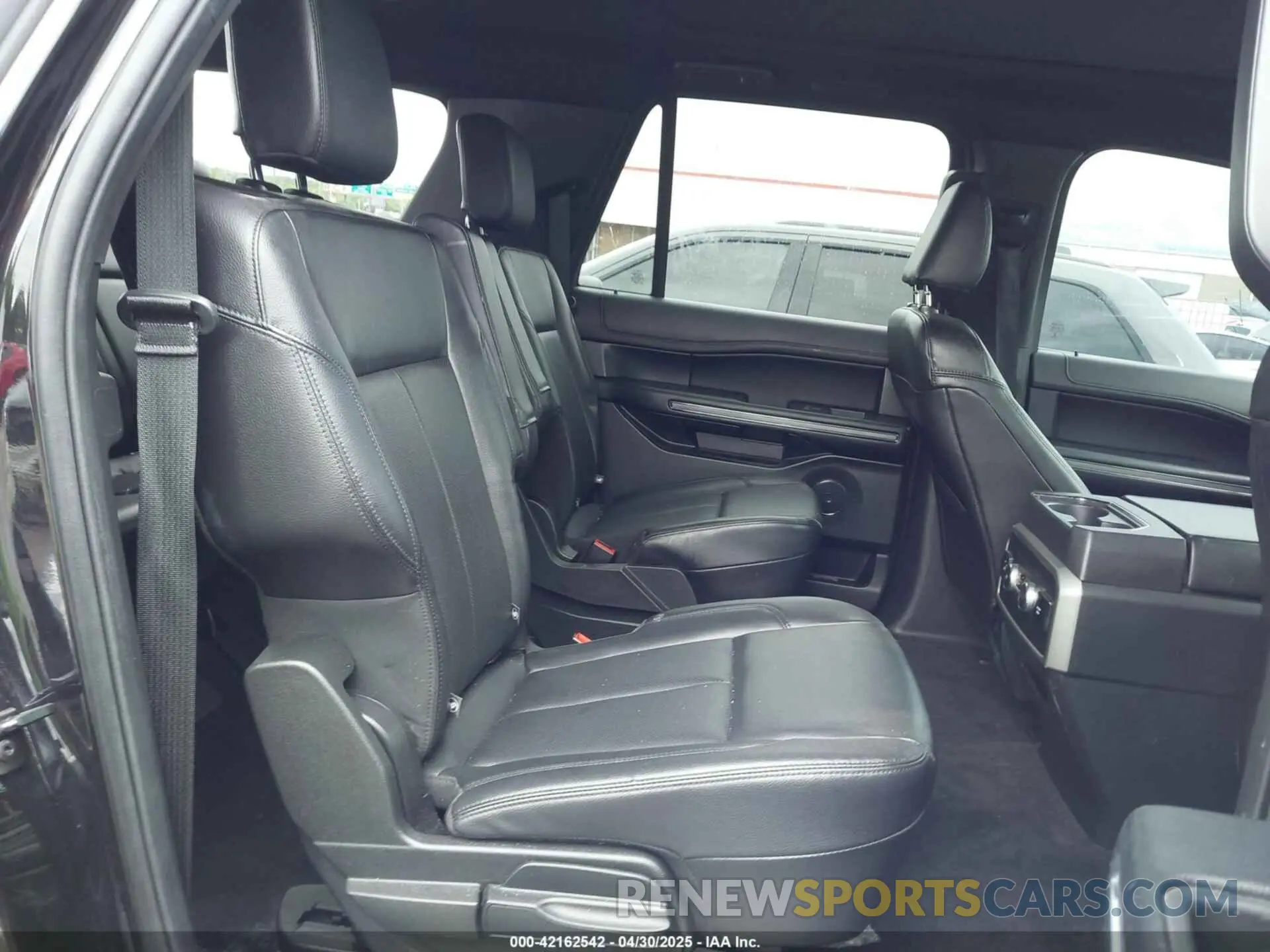 8 Photograph of a damaged car 1FMJK1JT1MEA56045 FORD EXPEDITION 2021