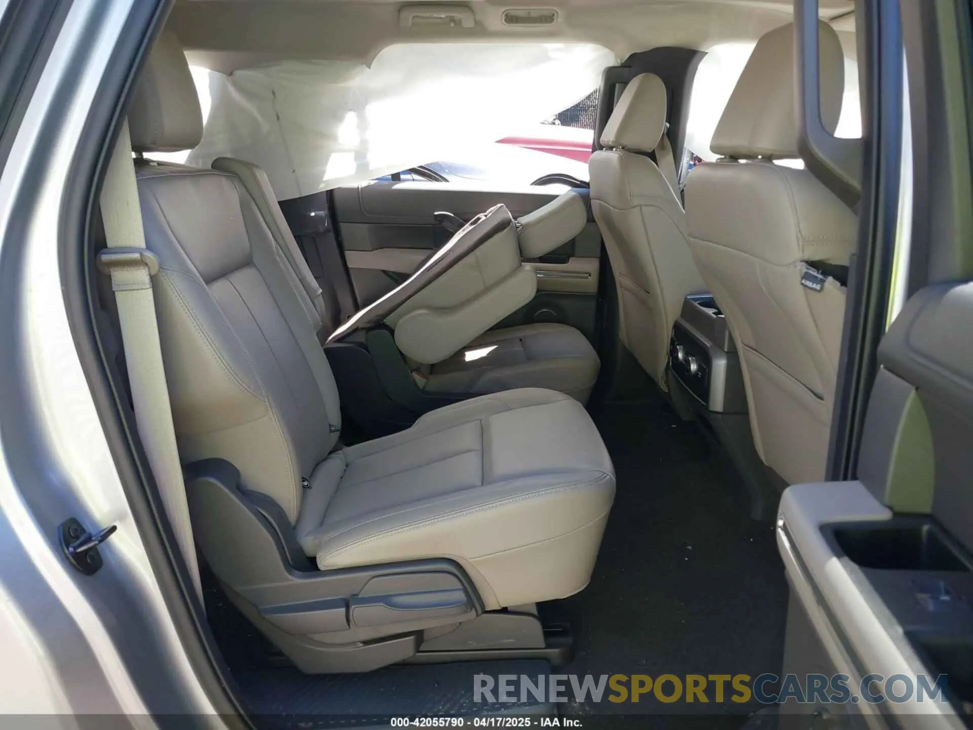 8 Photograph of a damaged car 1FMJK1JTXMEA55007 FORD EXPEDITION 2021