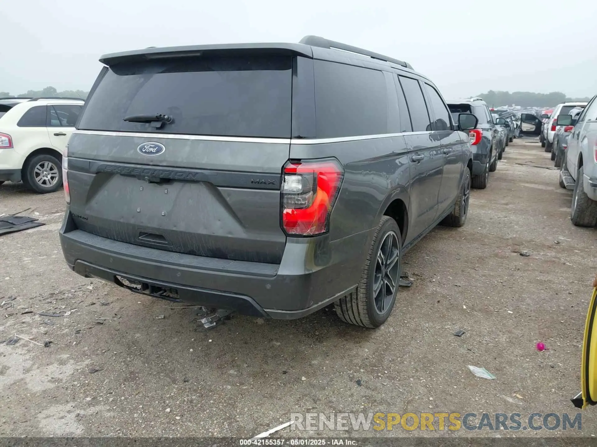 4 Photograph of a damaged car 1FMJK1KTXMEA33099 FORD EXPEDITION 2021