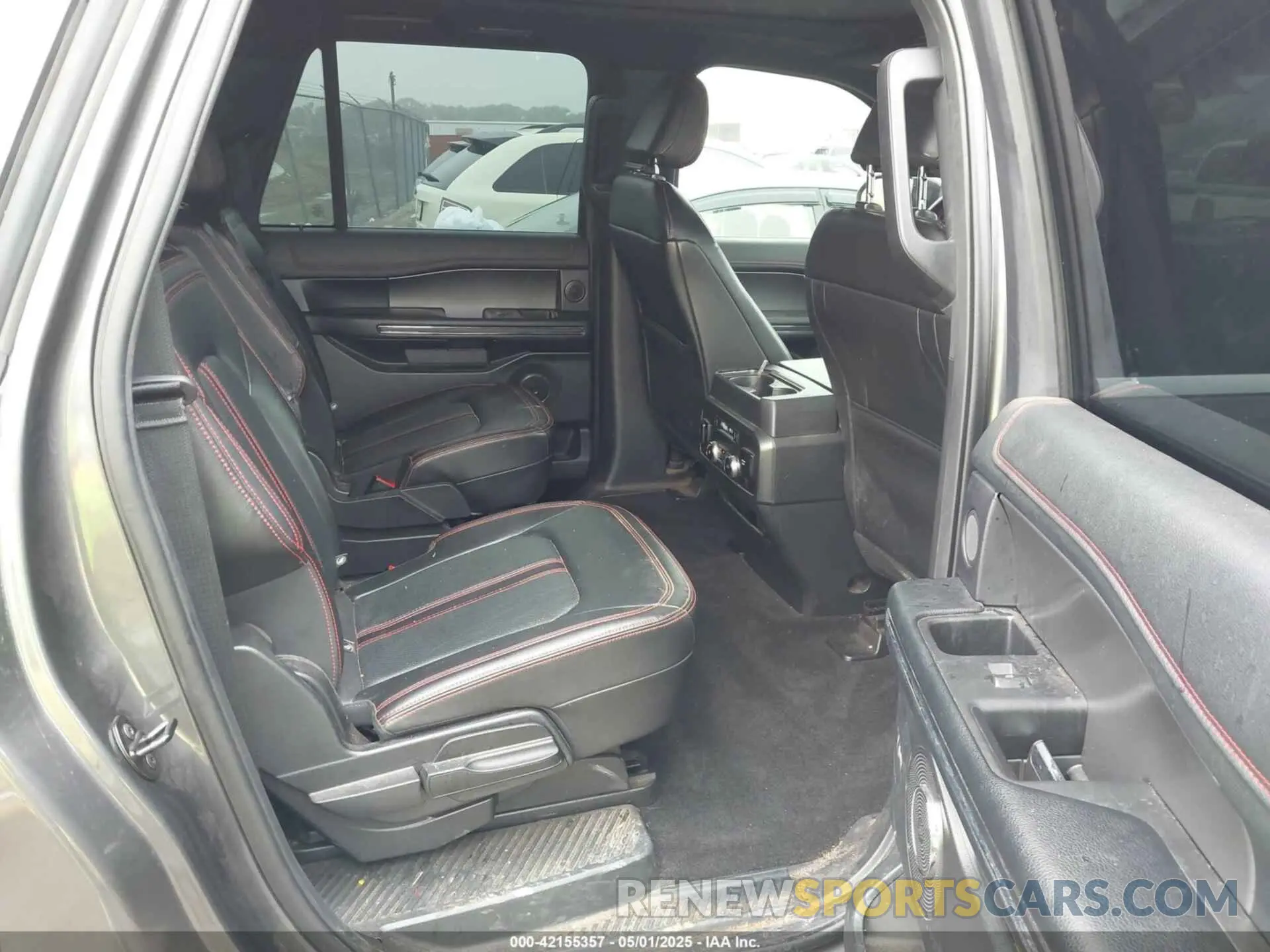 8 Photograph of a damaged car 1FMJK1KTXMEA33099 FORD EXPEDITION 2021