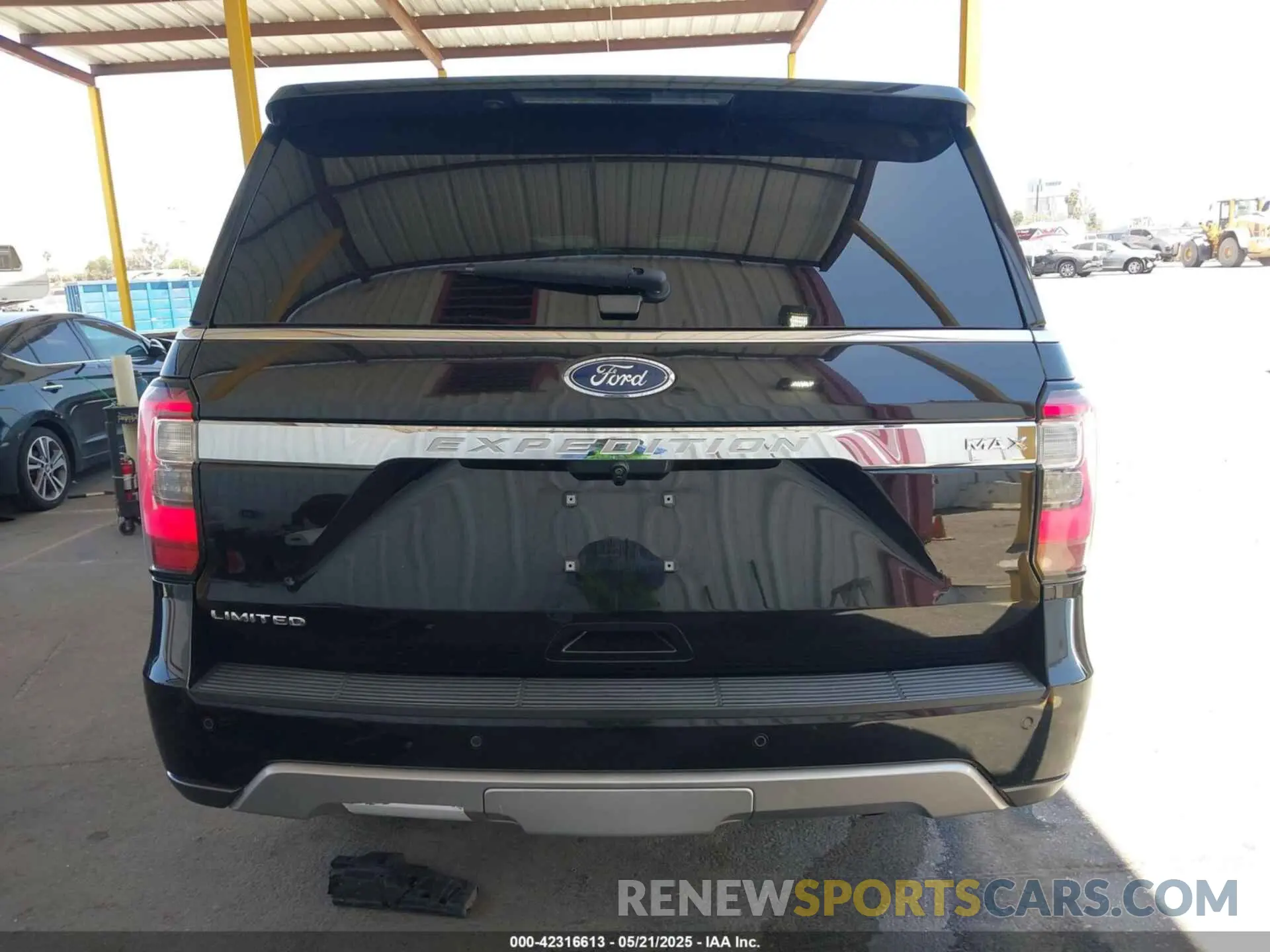 16 Photograph of a damaged car 1FMJK2AT0MEA26735 FORD EXPEDITION 2021