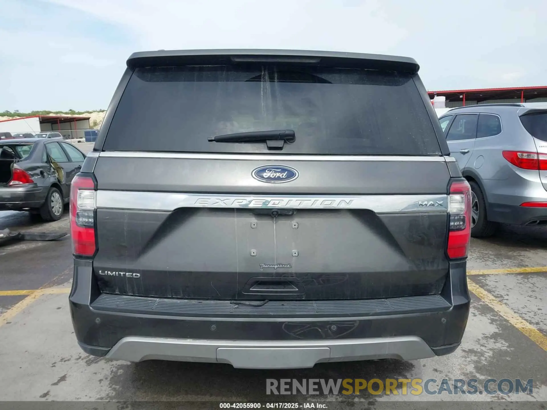 17 Photograph of a damaged car 1FMJK2AT1MEA80822 FORD EXPEDITION 2021